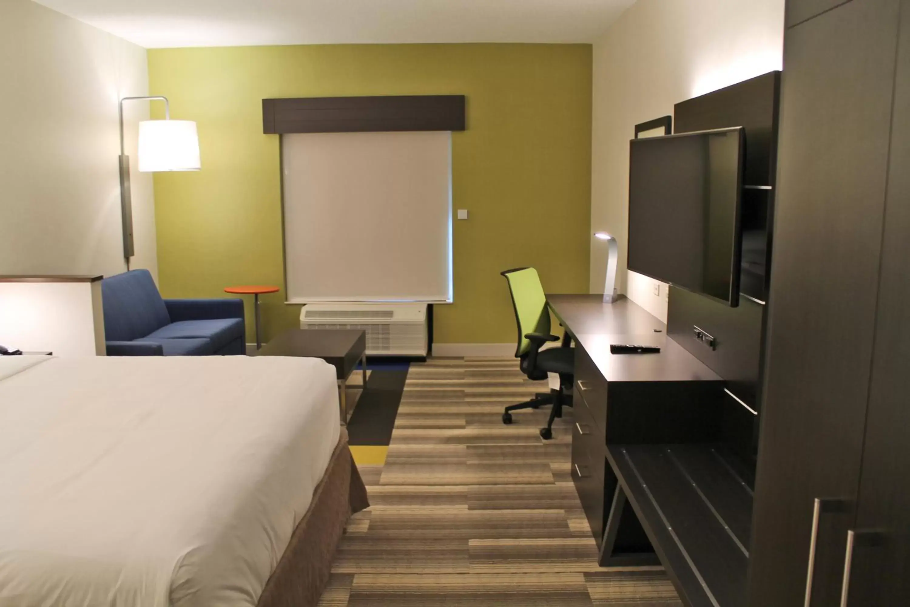 Photo of the whole room, Bed in Holiday Inn Express & Suites - St. Louis South - I-55 by IHG Photo of the whole room, Bed in Holiday Inn Express & Suites - St. Louis South - I-55 by IHG