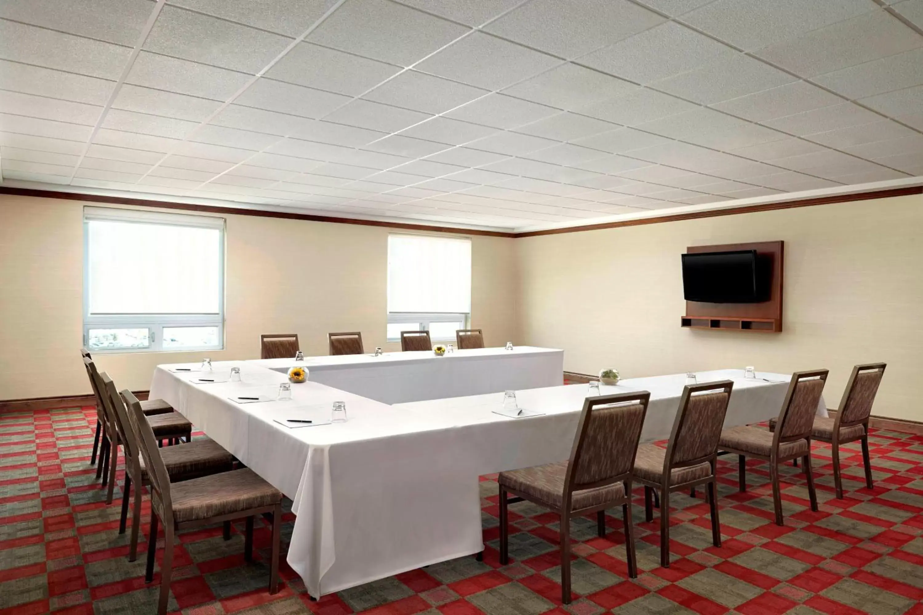 Meeting/conference room in Four Points by Sheraton Calgary Airport