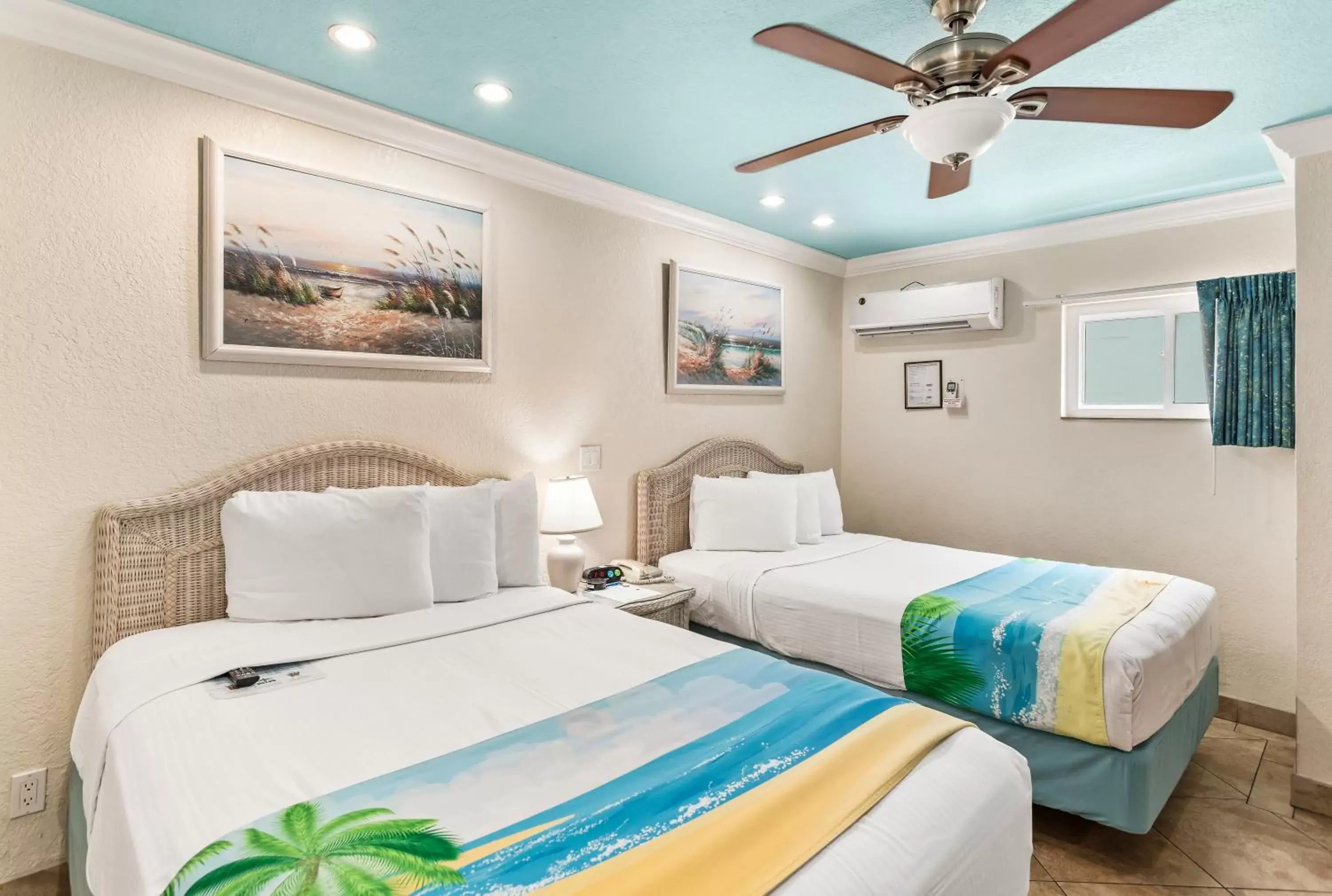 Standard Room: 2 Double Beds in Bay Palms Waterfront Resort - Hotel and Marina