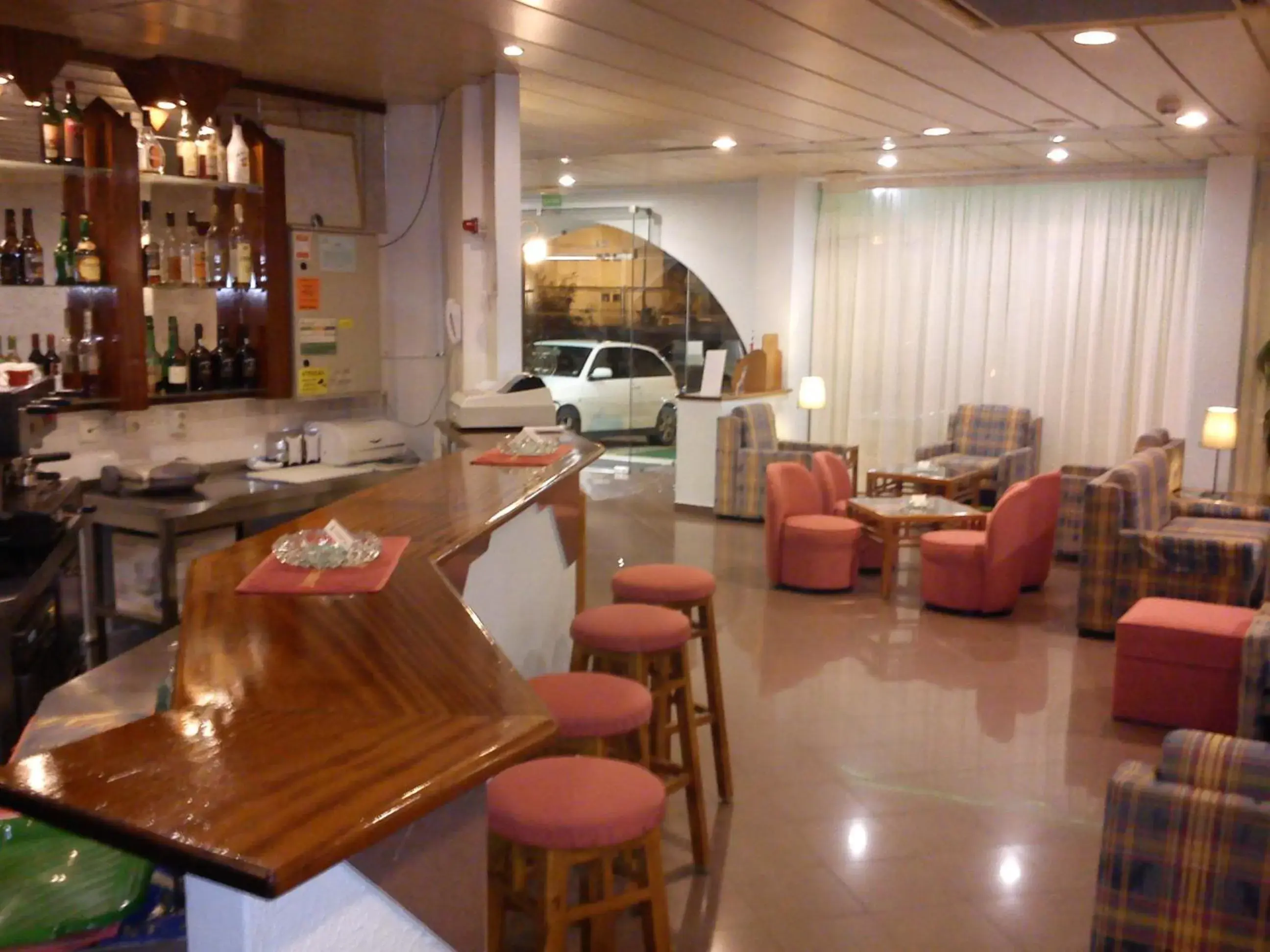 Lounge or bar, Restaurant/Places to Eat in Hotel Alnacir