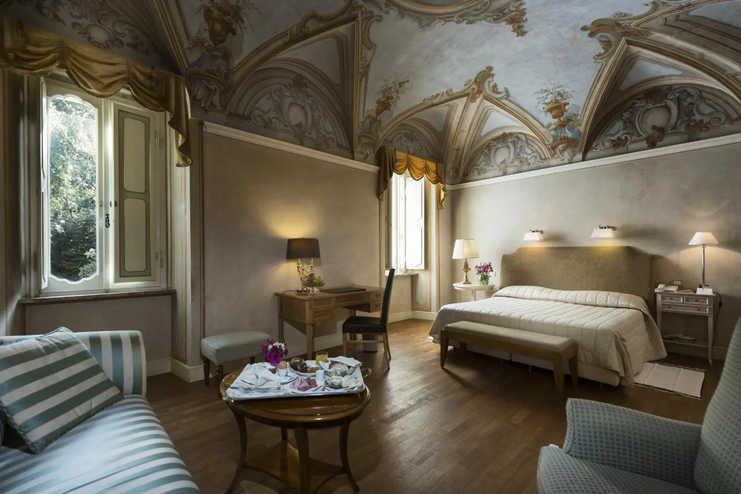 Photo of the whole room, Bed in Posta Donini-Historic Hotel