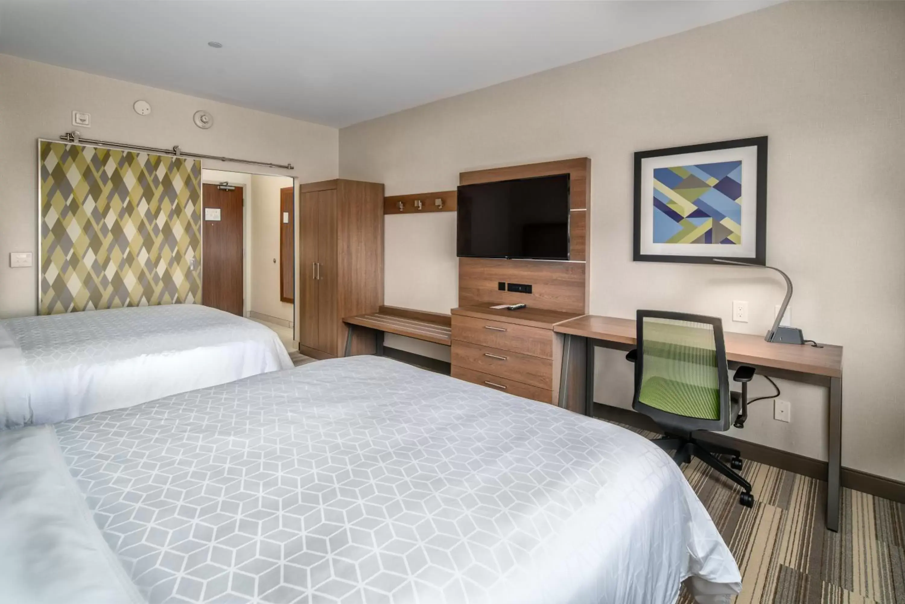 Photo of the whole room, Bed in Holiday Inn Express & Suites - Brandon, an IHG Hotel