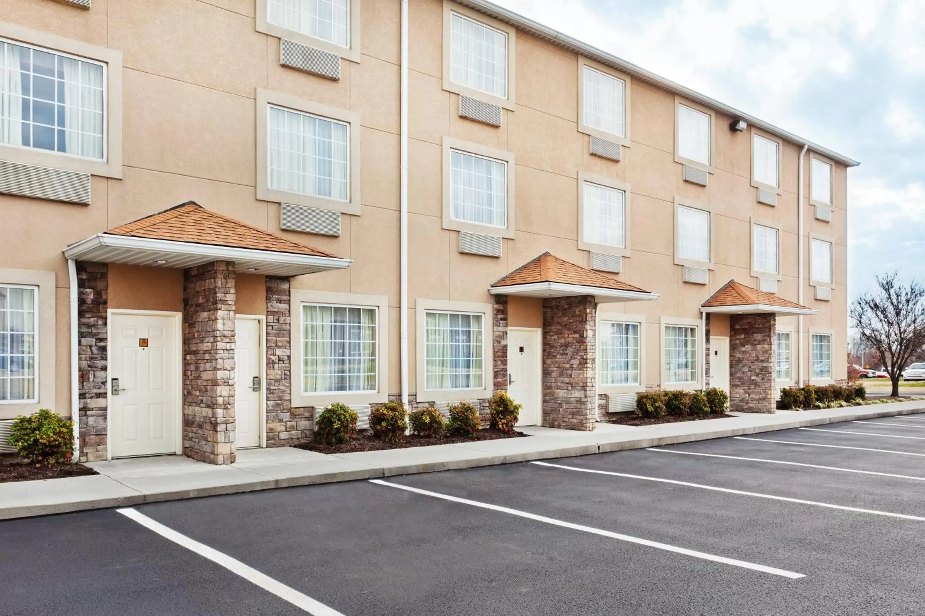 Property Building in Holiday Inn Express Hotel & Suites Alcoa Knoxville Airport, an IHG Hotel