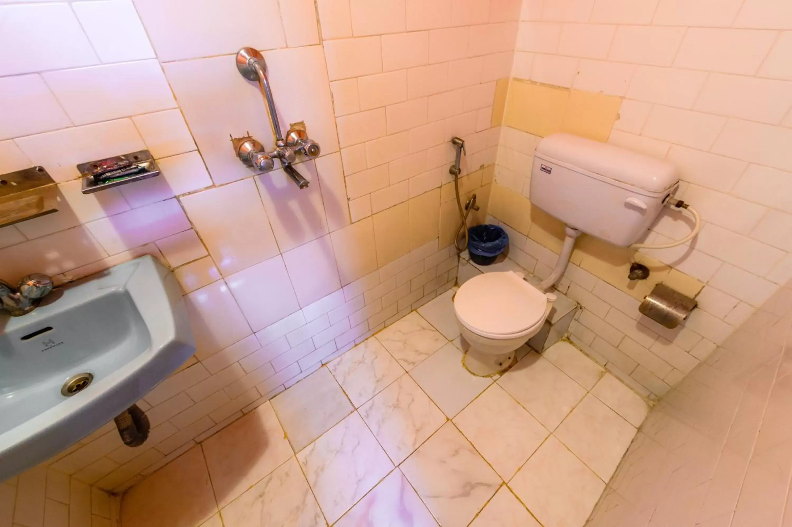 Shower, Bathroom in Hotel Pomelo House