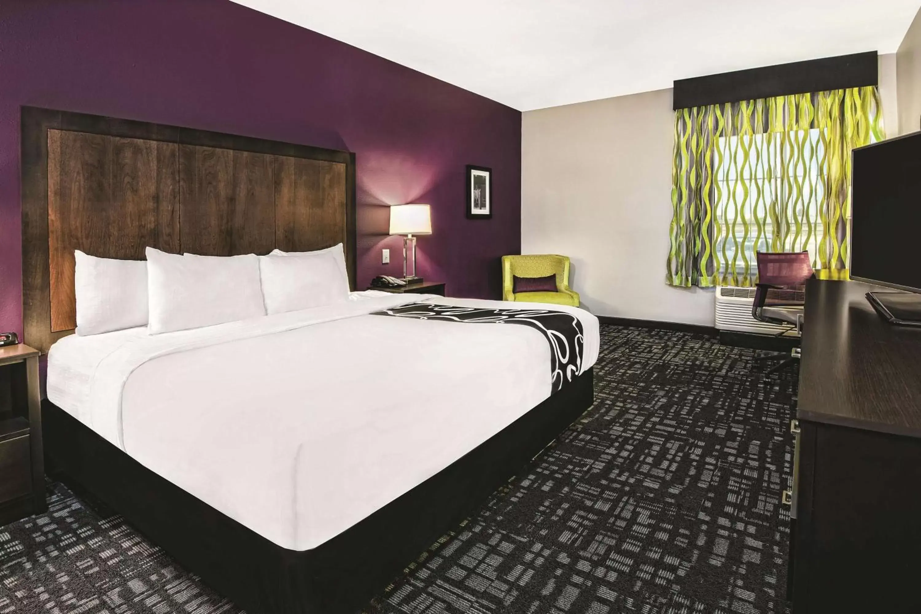 Photo of the whole room, Bed in La Quinta by Wyndham Monahans Photo of the whole room, Bed in La Quinta by Wyndham Monahans