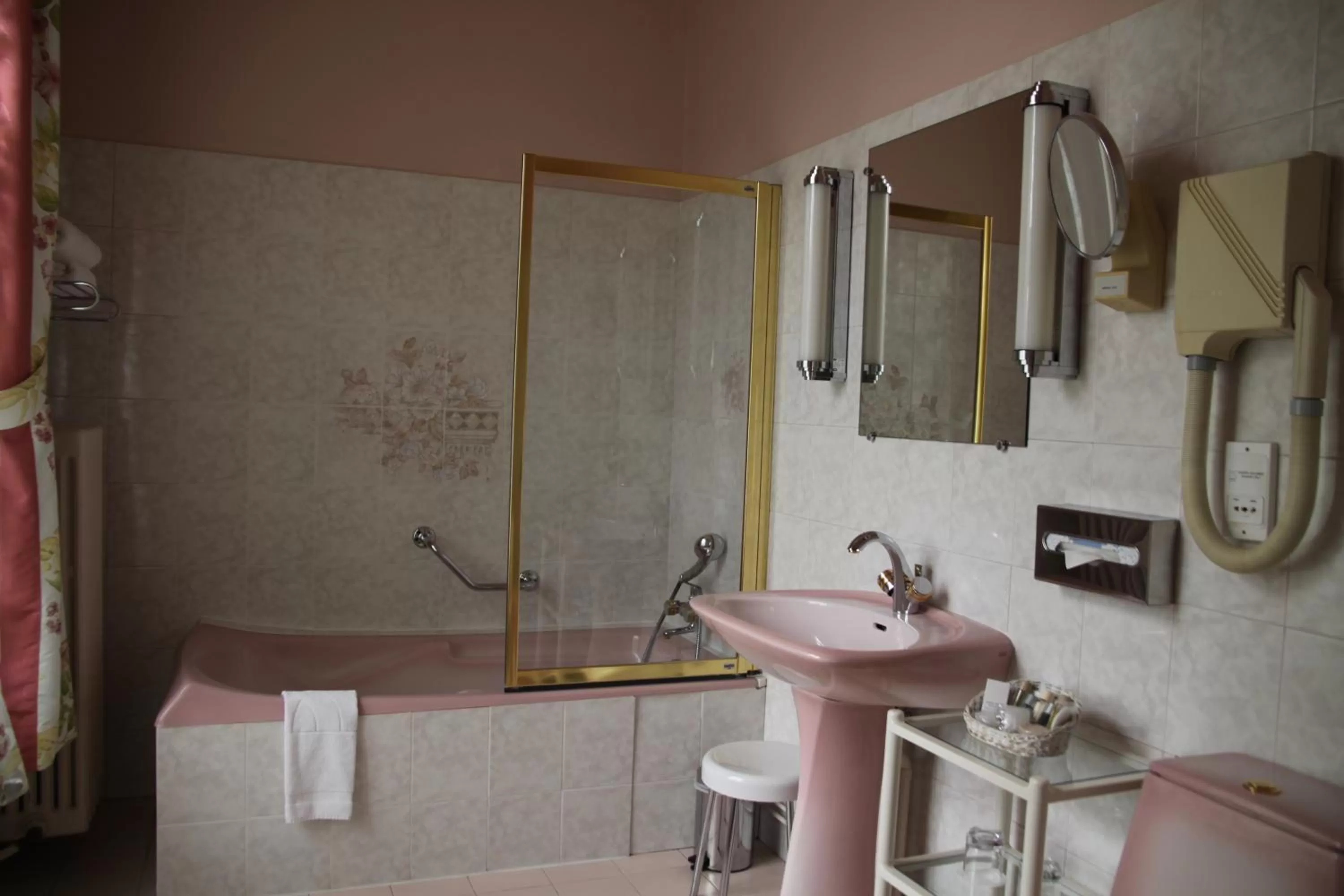 Bathroom in Château Des Bondons EI