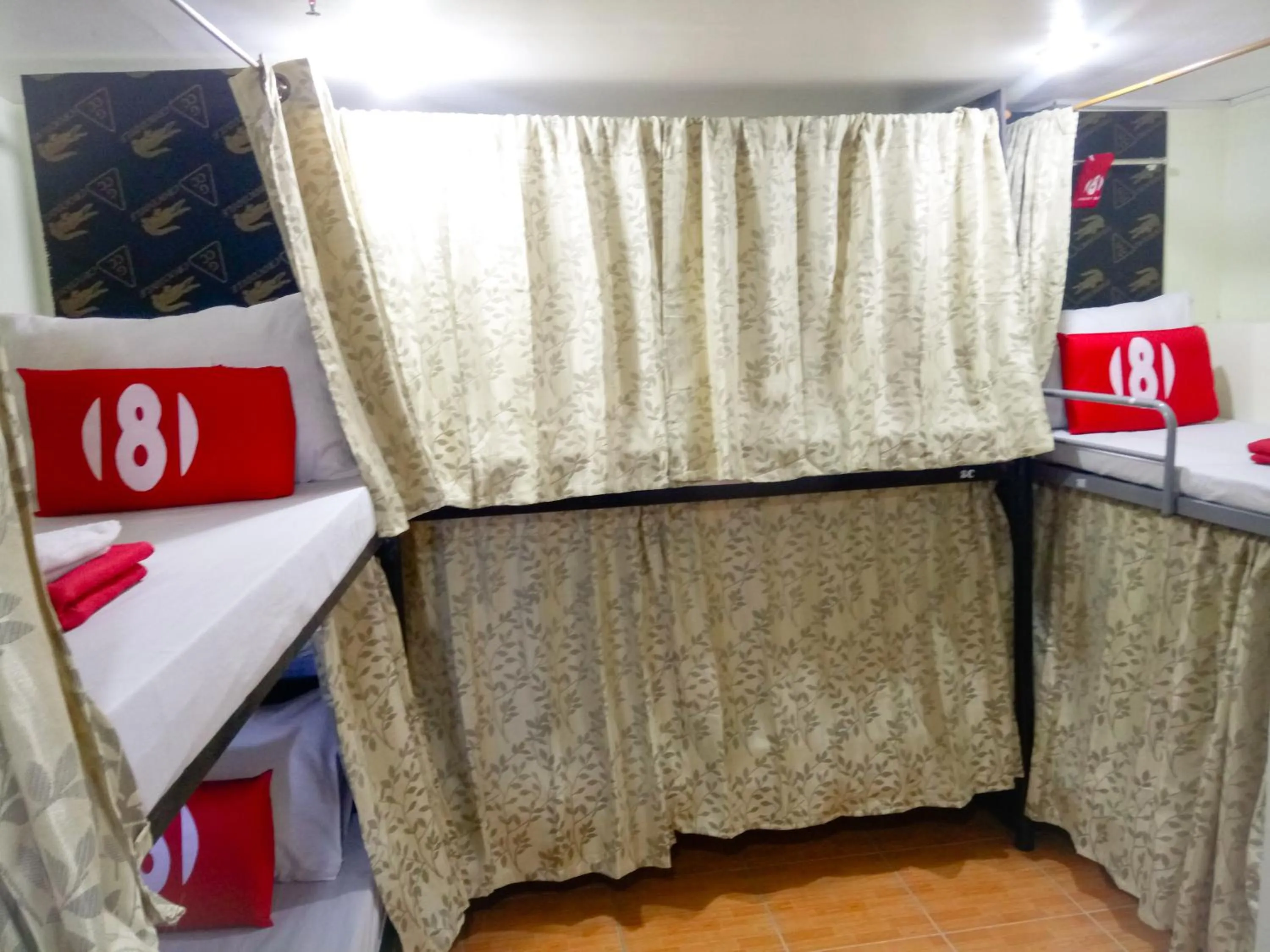 bunk bed, Bed in 8Hostel