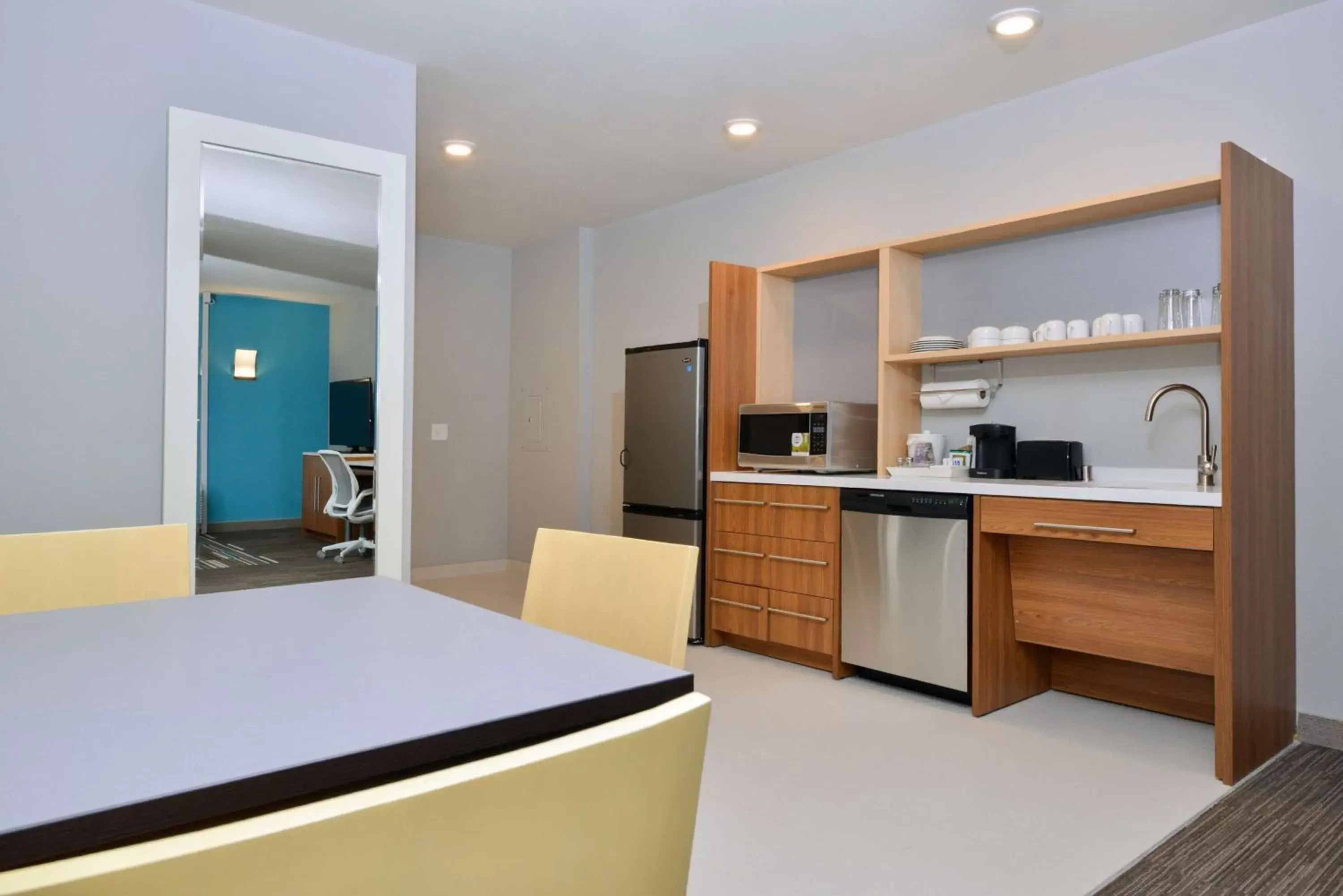 Bedroom, Kitchen/Kitchenette in Home2 Suites By Hilton DuPont