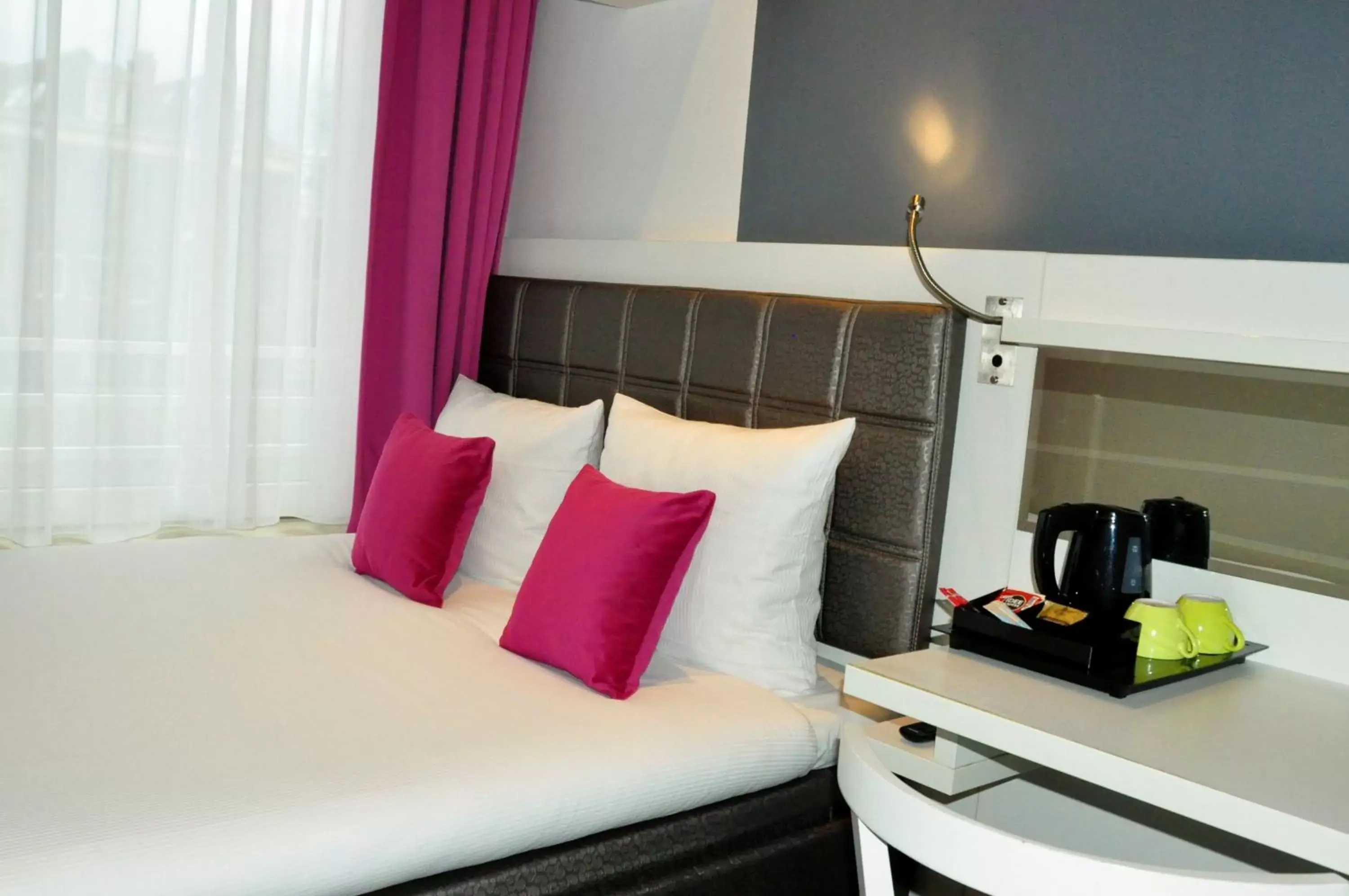Small Double Room in ibis Styles Amsterdam Amstel