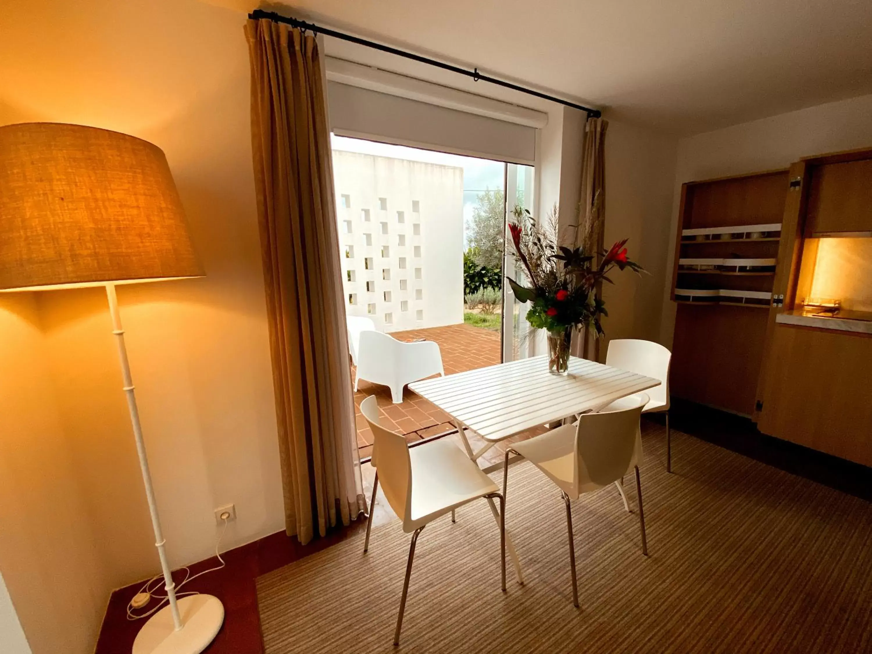 Living room, Dining Area in ECORKHOTEL Evora