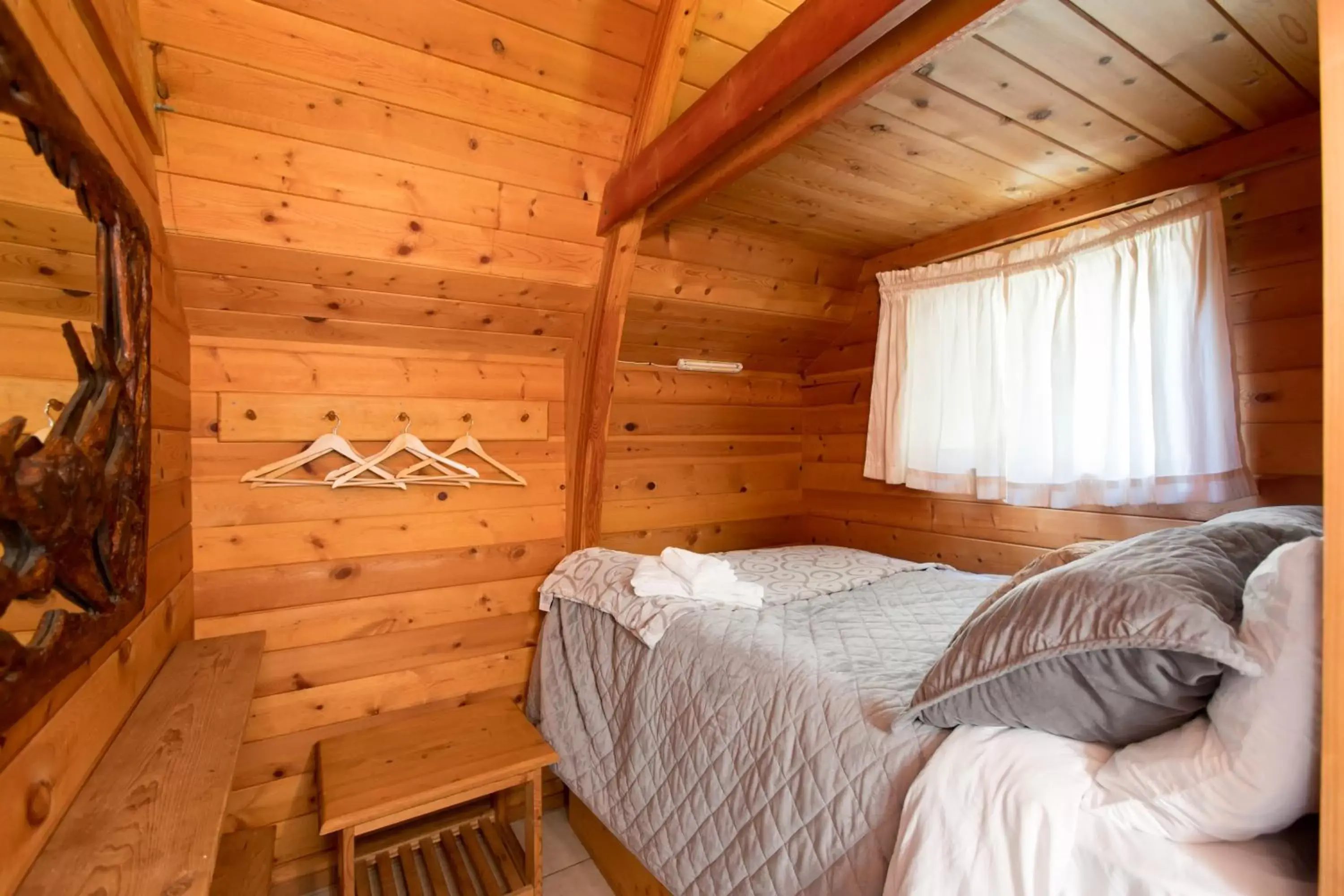 Bedroom, Bed in Backeddy Resort and Marina