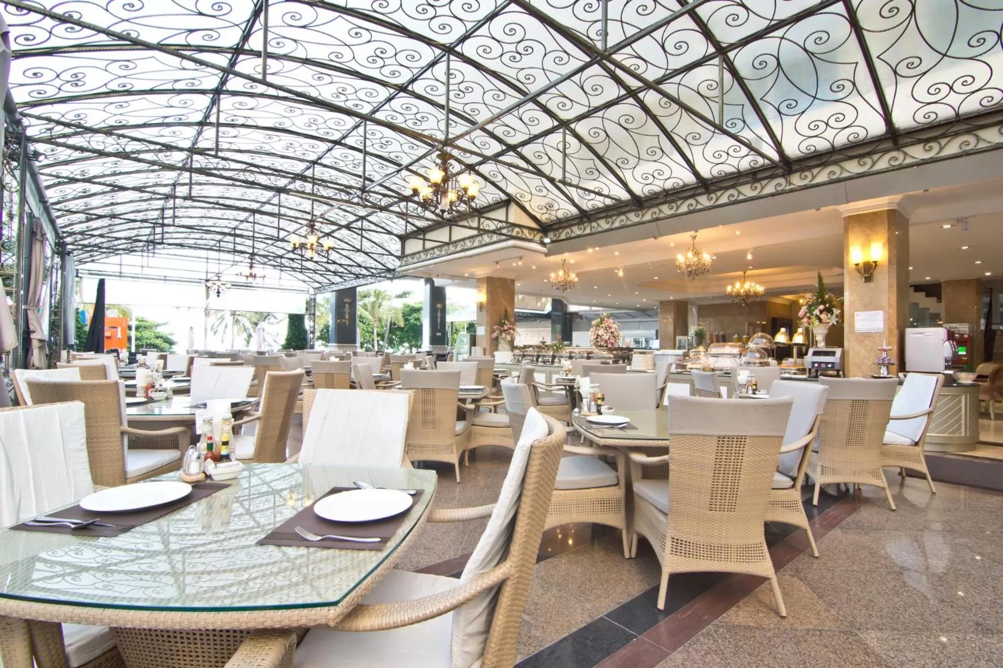 Restaurant/places to eat in LK The Empress