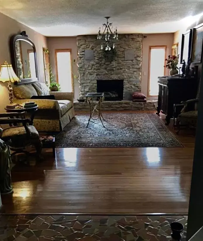 Living room, Seating Area in WINNIE'S BED & BREAKFAST