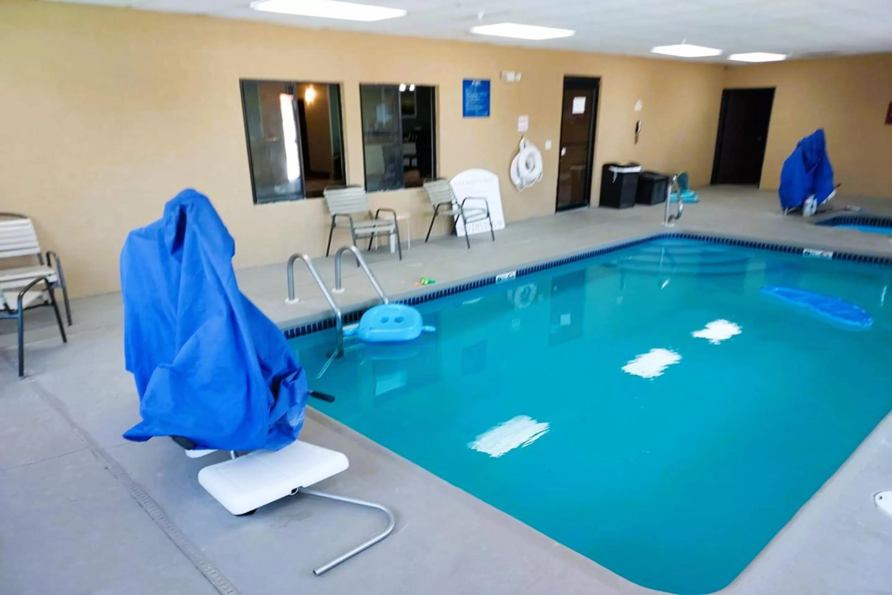 Swimming Pool in McPherson Inn By OYO, I-135