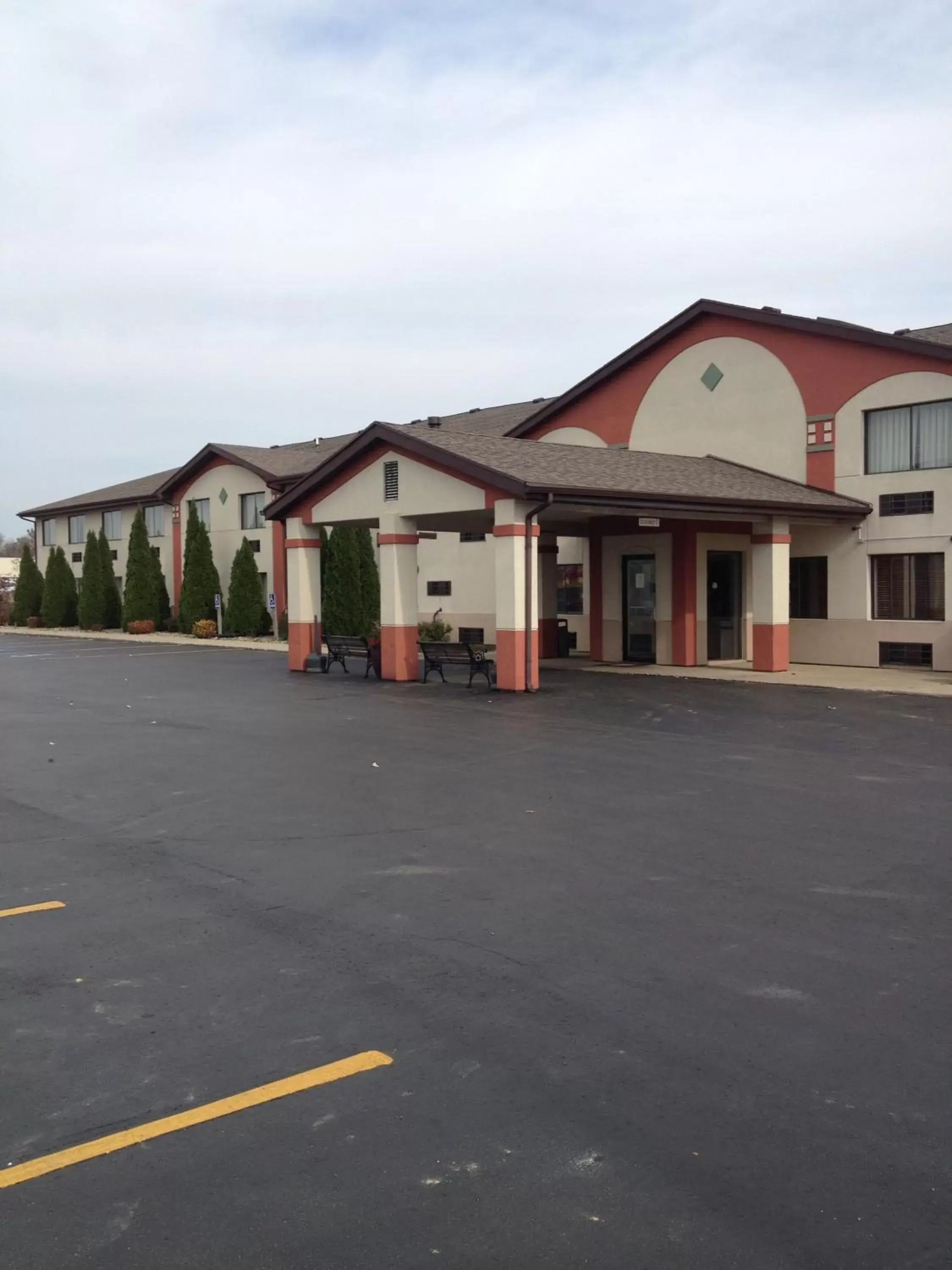 Facade/entrance in Super 8 by Wyndham Plymouth Facade/entrance in Super 8 by Wyndham Plymouth