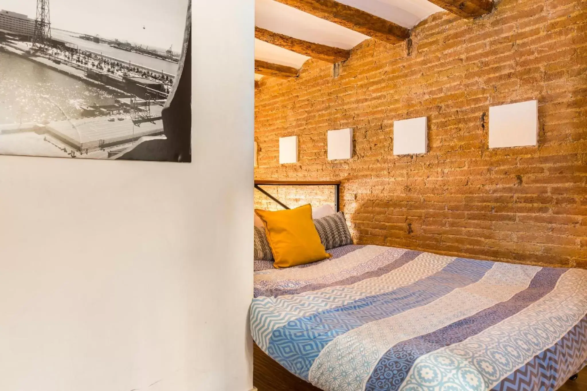 Bed in Dreamy Duplex - Stylish Beach Loft