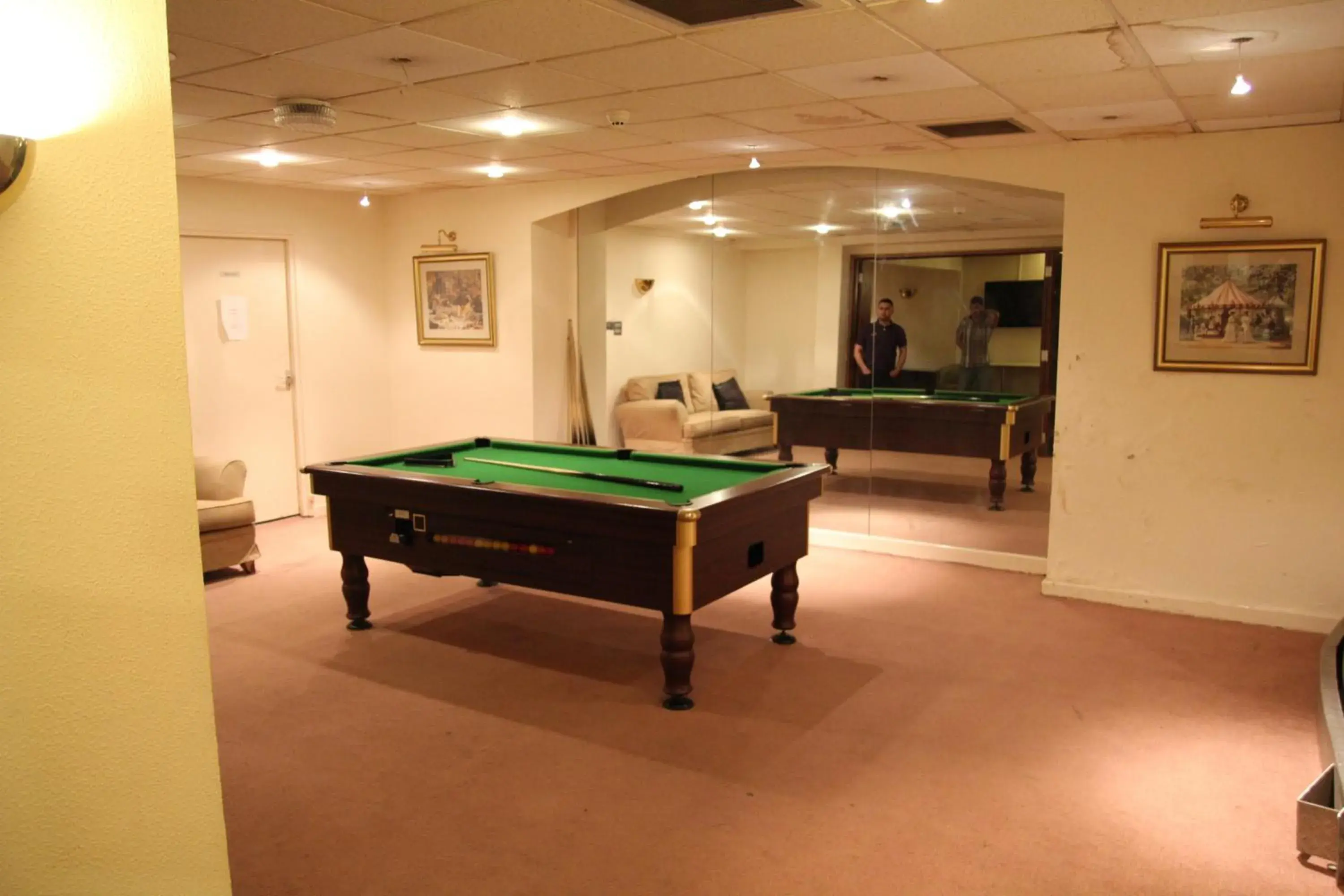 Activities, Billiards in Hylands Hotel