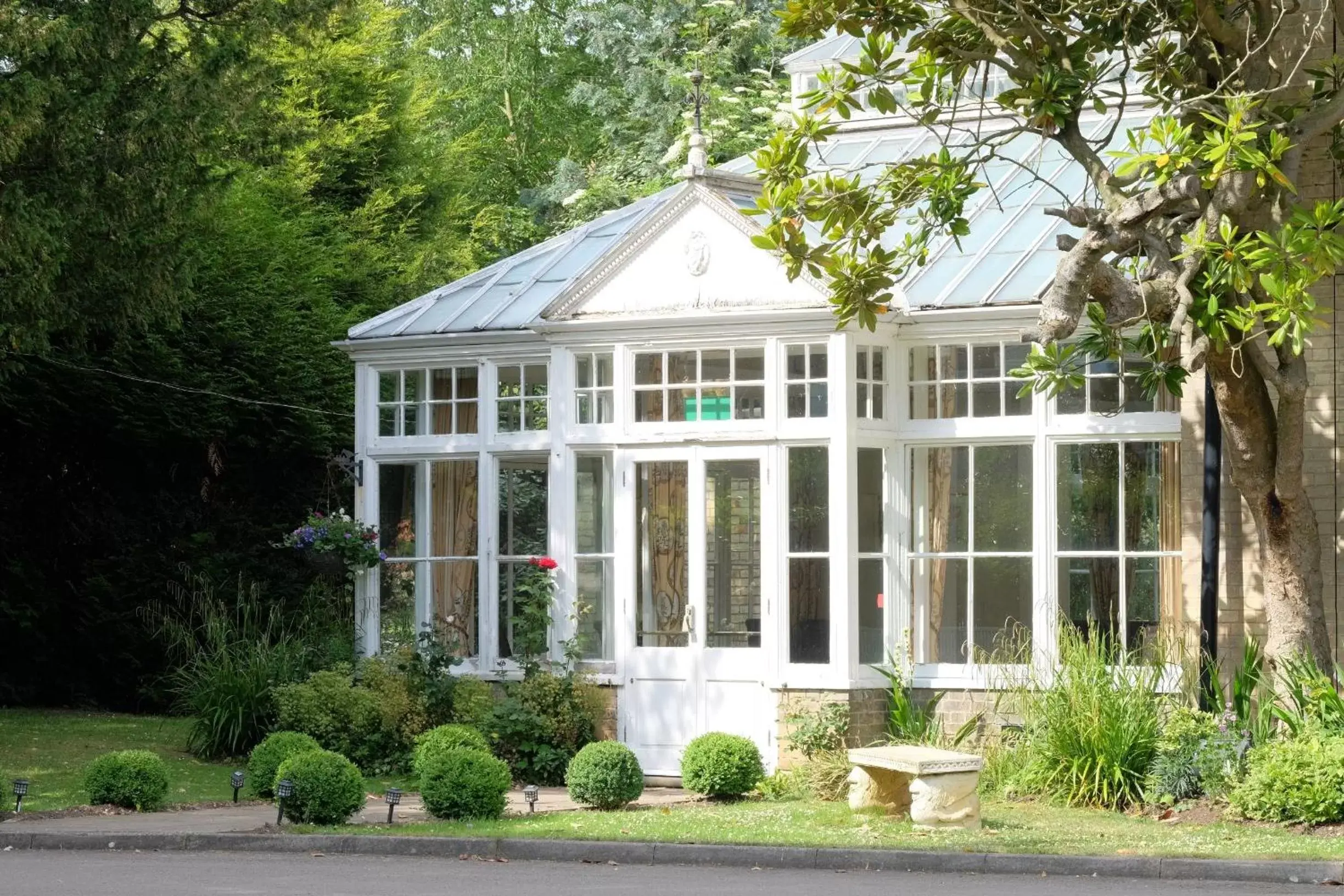 Lounge or bar, Property Building in Woodland Manor Hotel