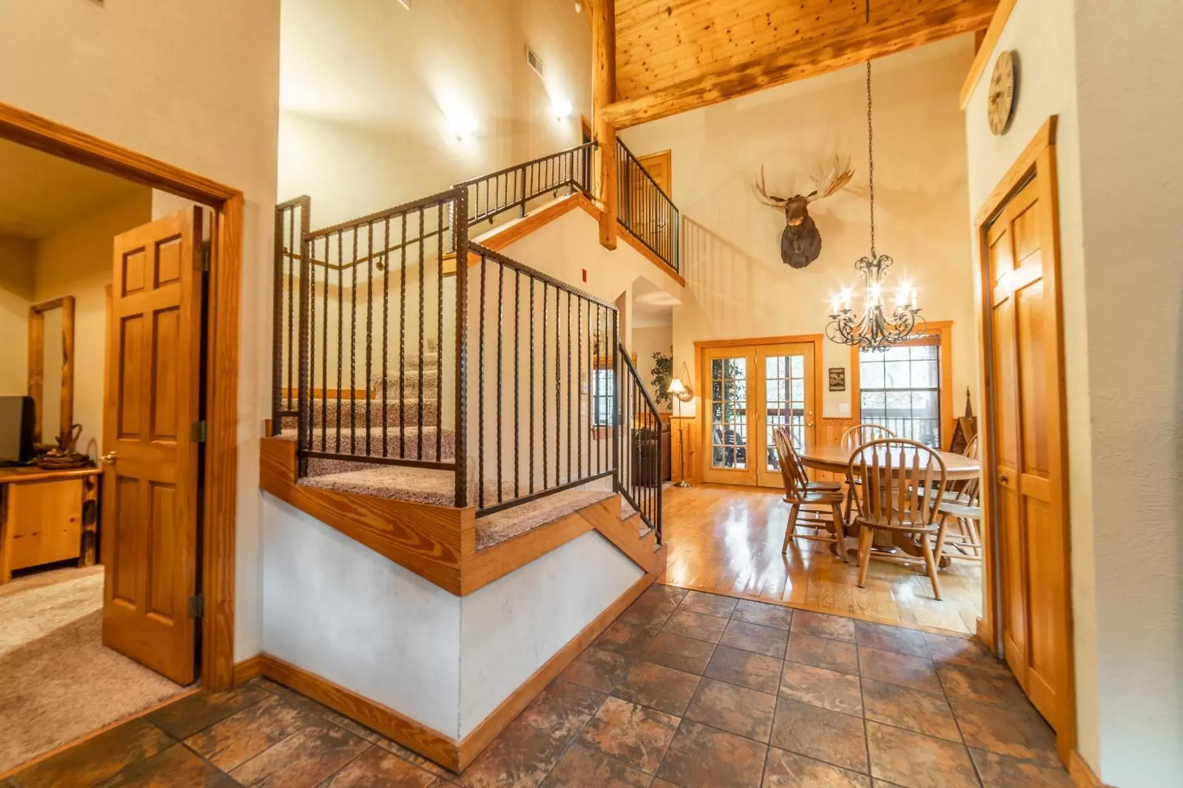 Dining area in Cabins at Grand Mountain