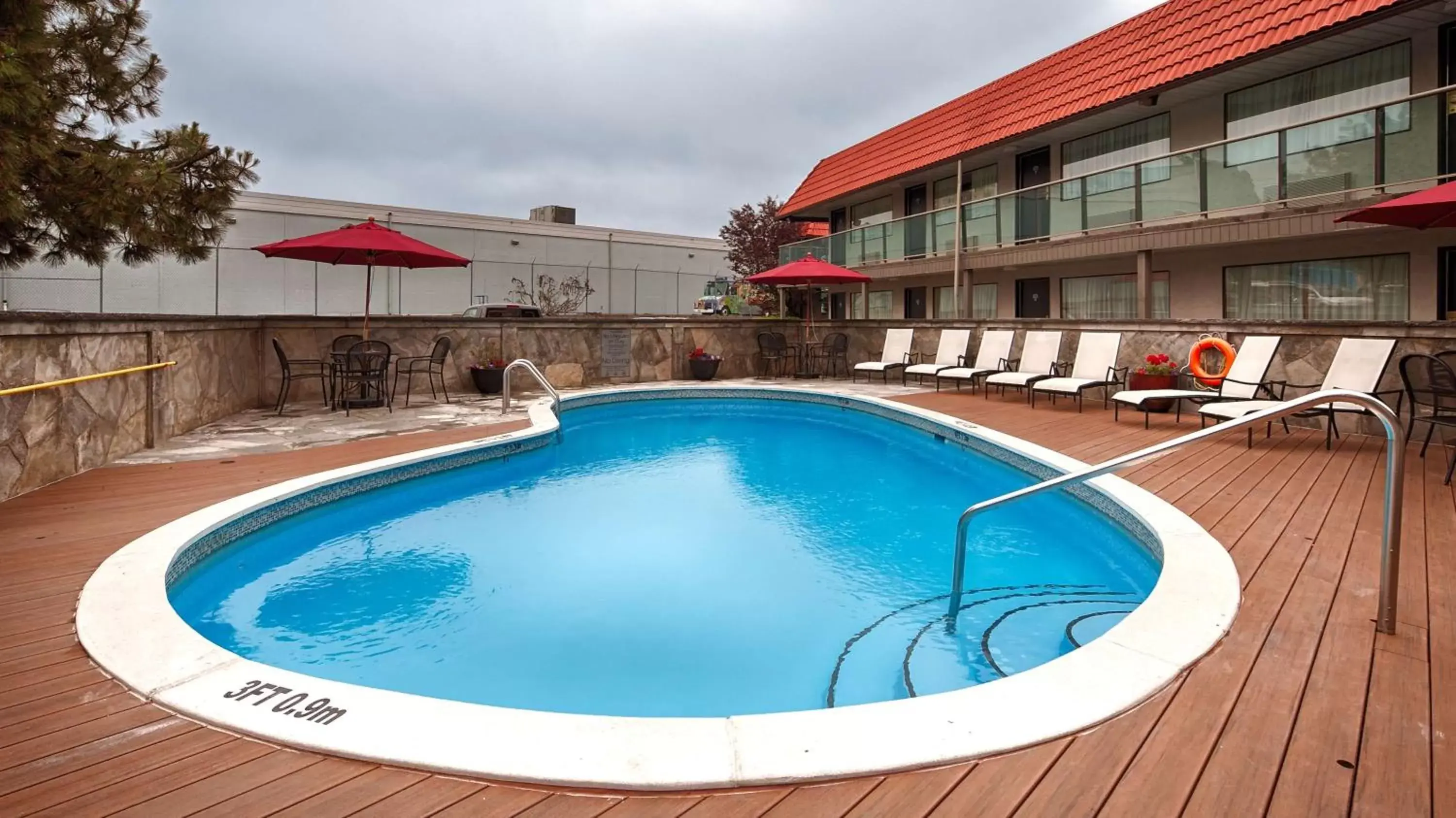 Pool view, Swimming Pool in Best Western PLUS Burnaby Hotel