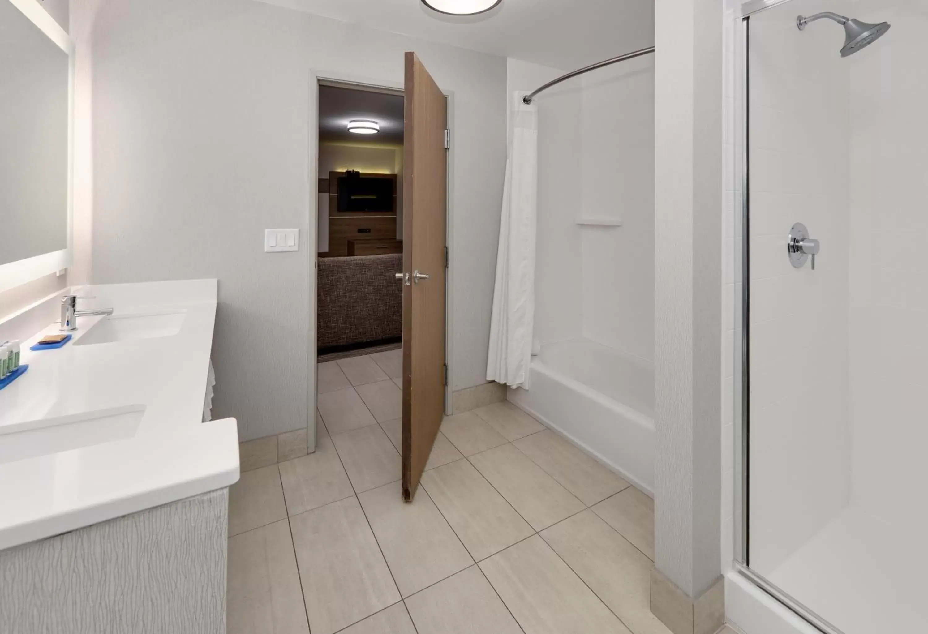 Photo of the whole room, Bathroom in Holiday Inn Express Scottsbluff - Gering, an IHG Hotel