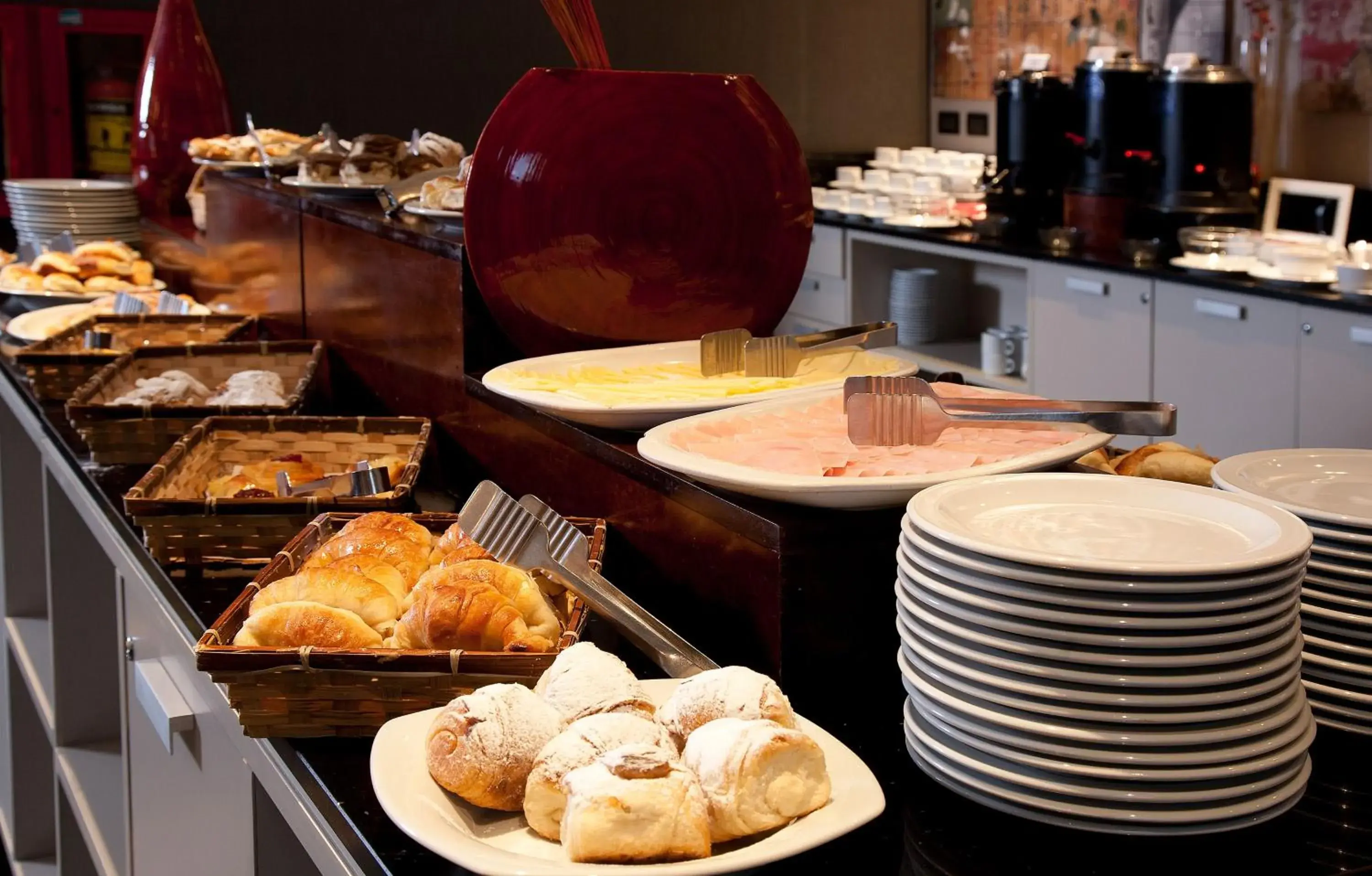 Continental breakfast, Food in Two Hotel Buenos Aires