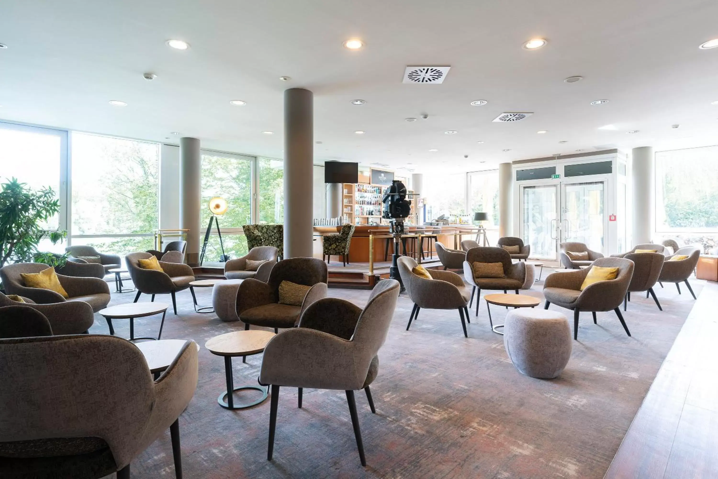 Lounge or bar in Seminaris Hotel Potsdam Griebnitzsee Lounge or bar in Seminaris Hotel Potsdam Griebnitzsee