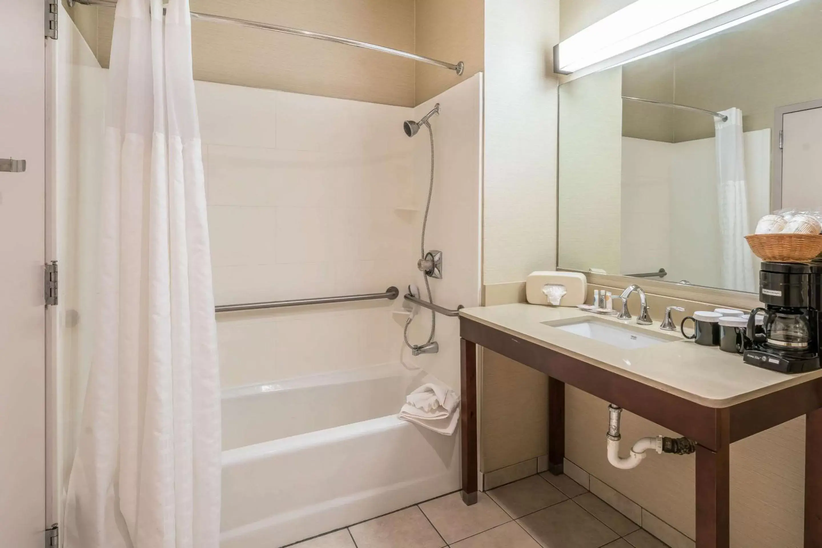 Bathroom in Comfort Inn & Suites Seattle North