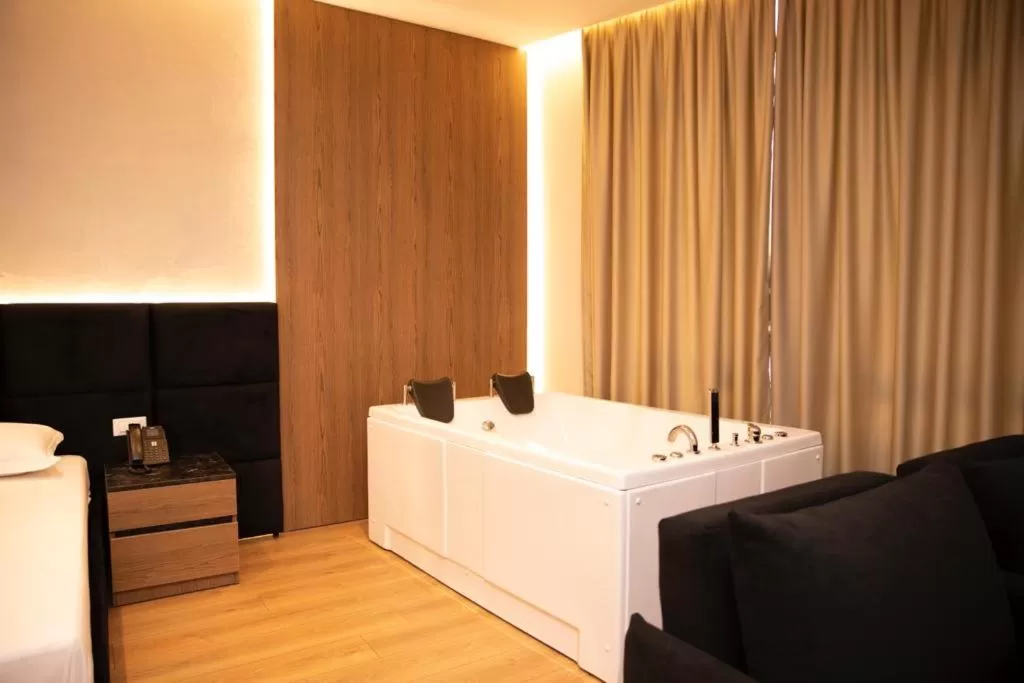 Bedroom, Bed in Hotel Continental