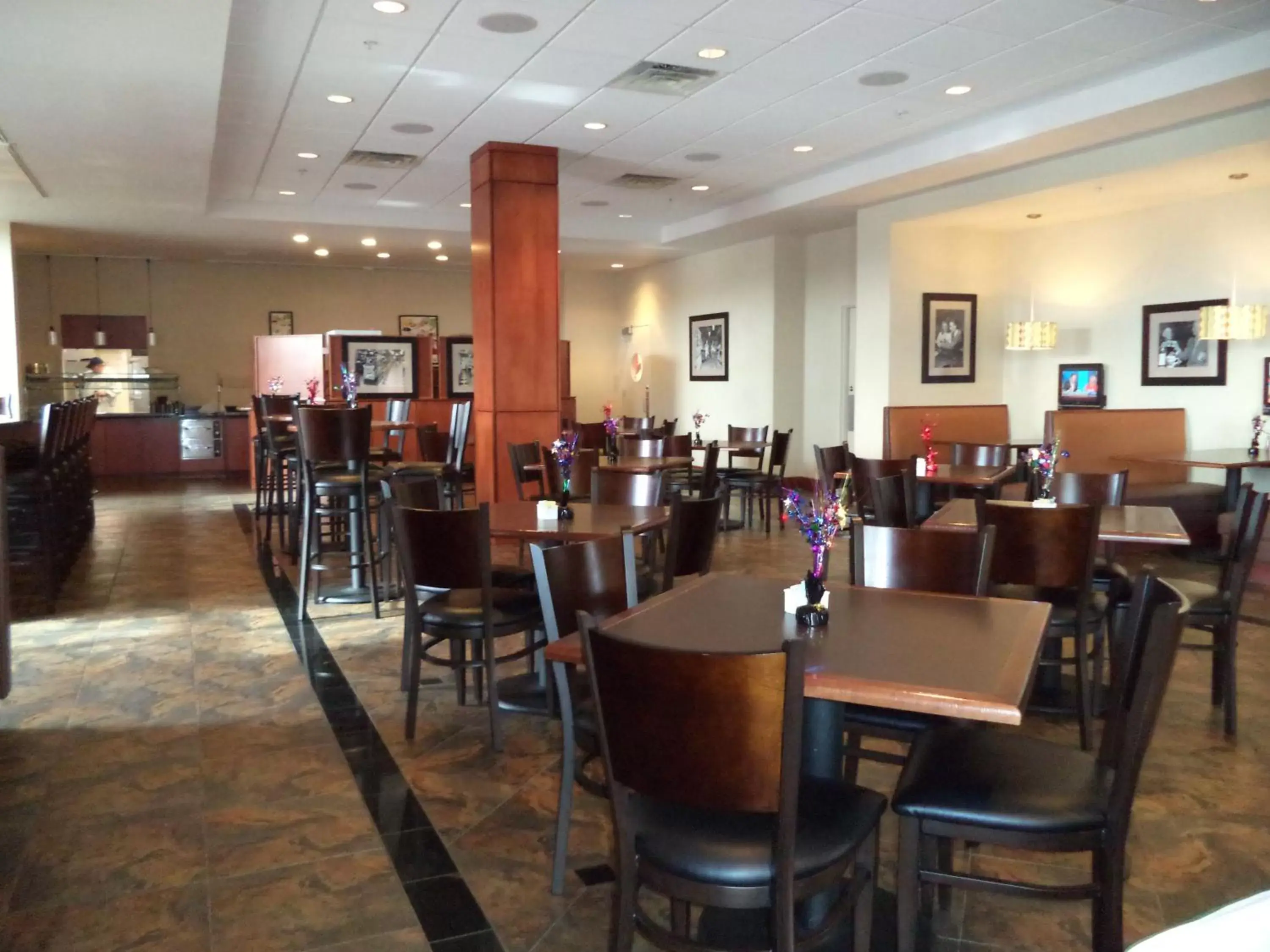 Restaurant/Places to Eat in Holiday Inn Madison at The American Center, an IHG Hotel