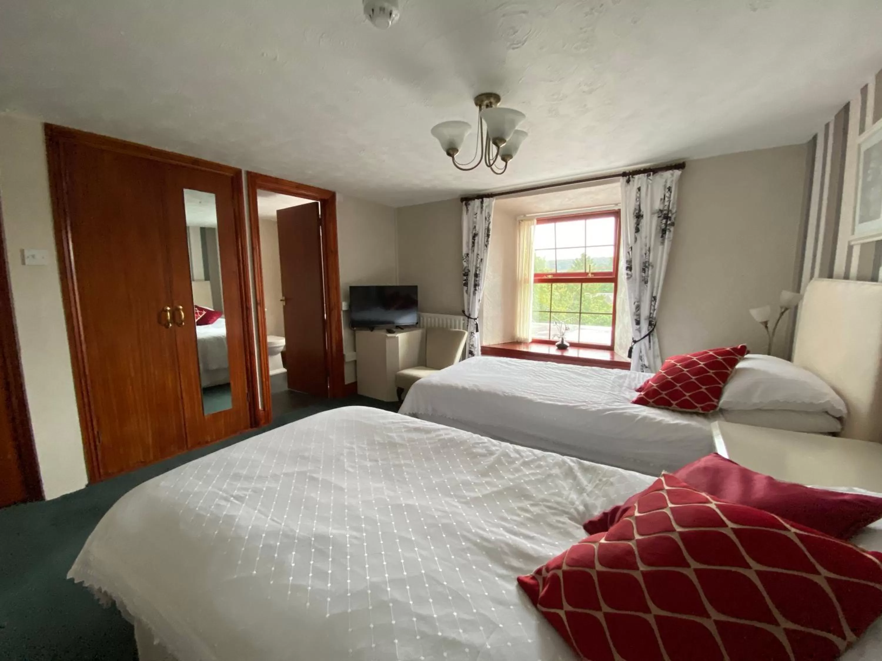 Bedroom, Bed in Flambards Hotel