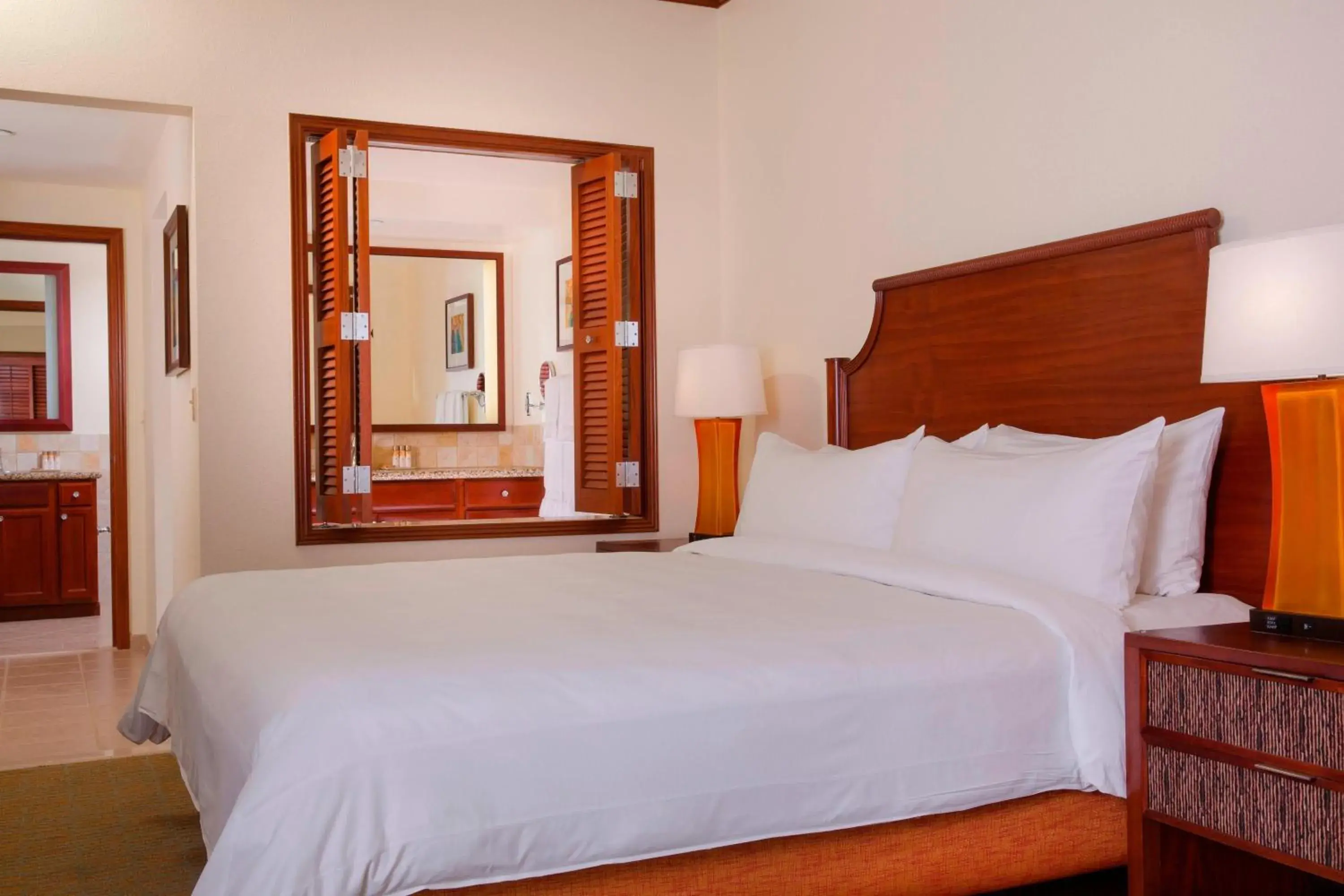 Bedroom, Bed in Marriott's Ko Olina Beach Club