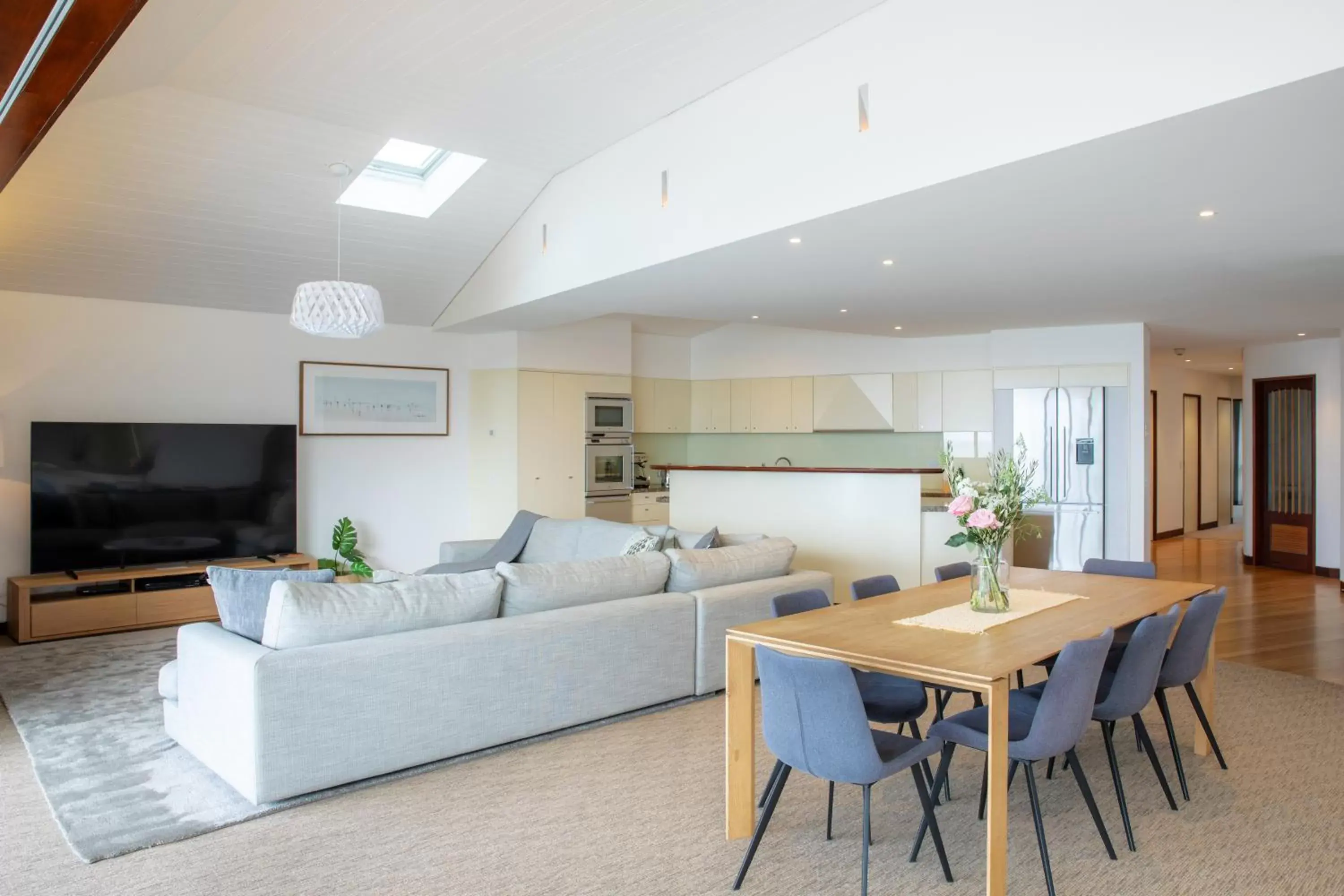 Living room, Dining Area in Beach Suites