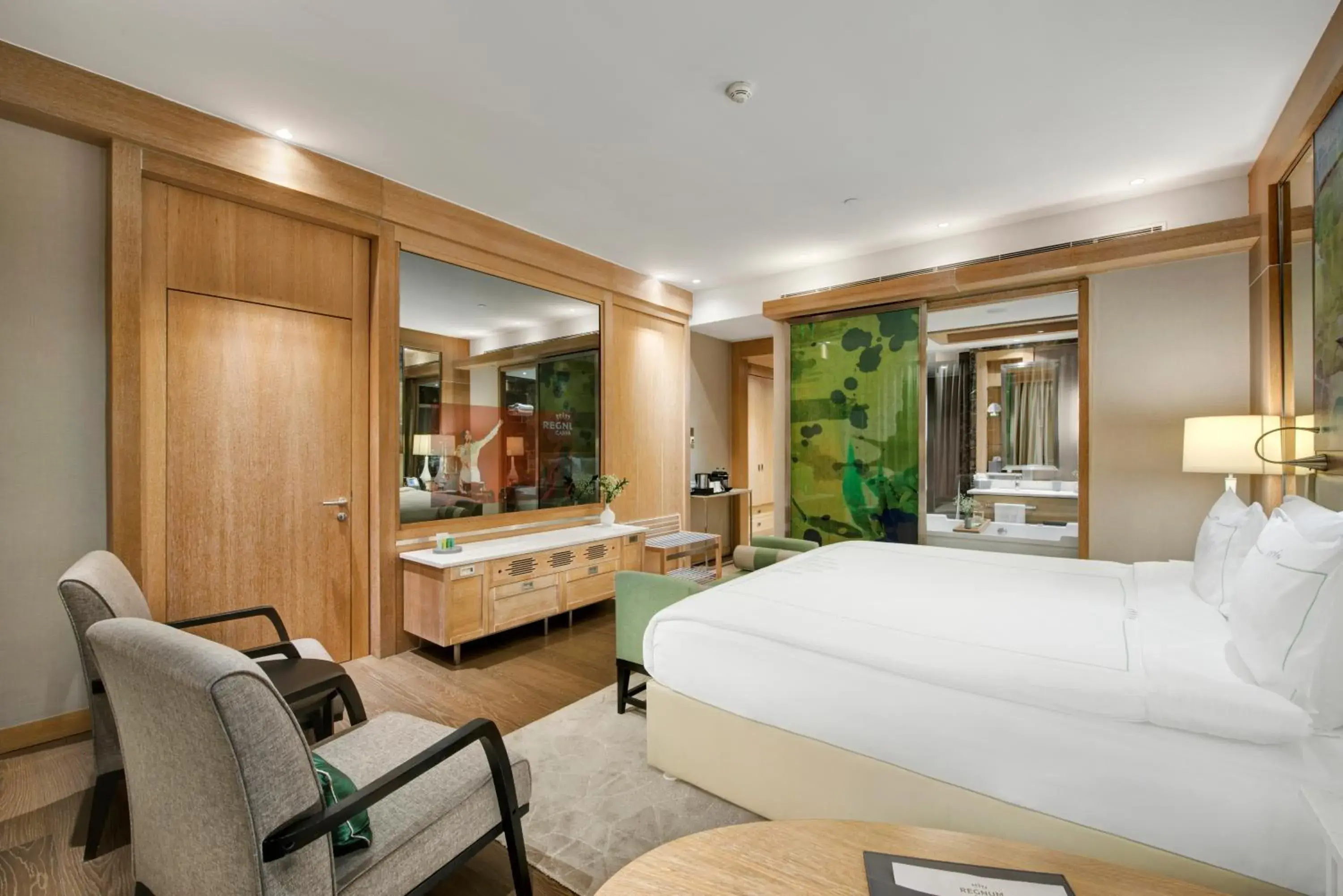 room service, Bed in Regnum Carya