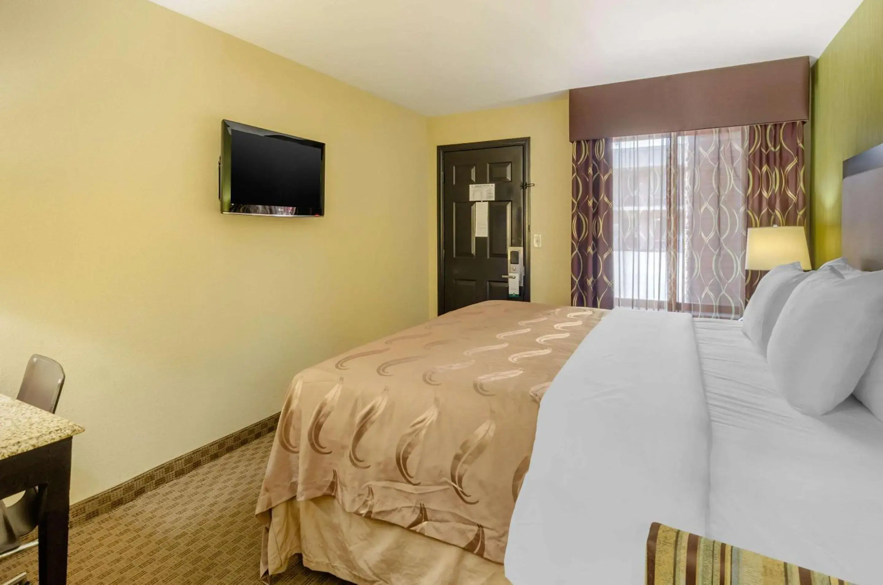 Photo of the whole room, Bed in Quality Inn