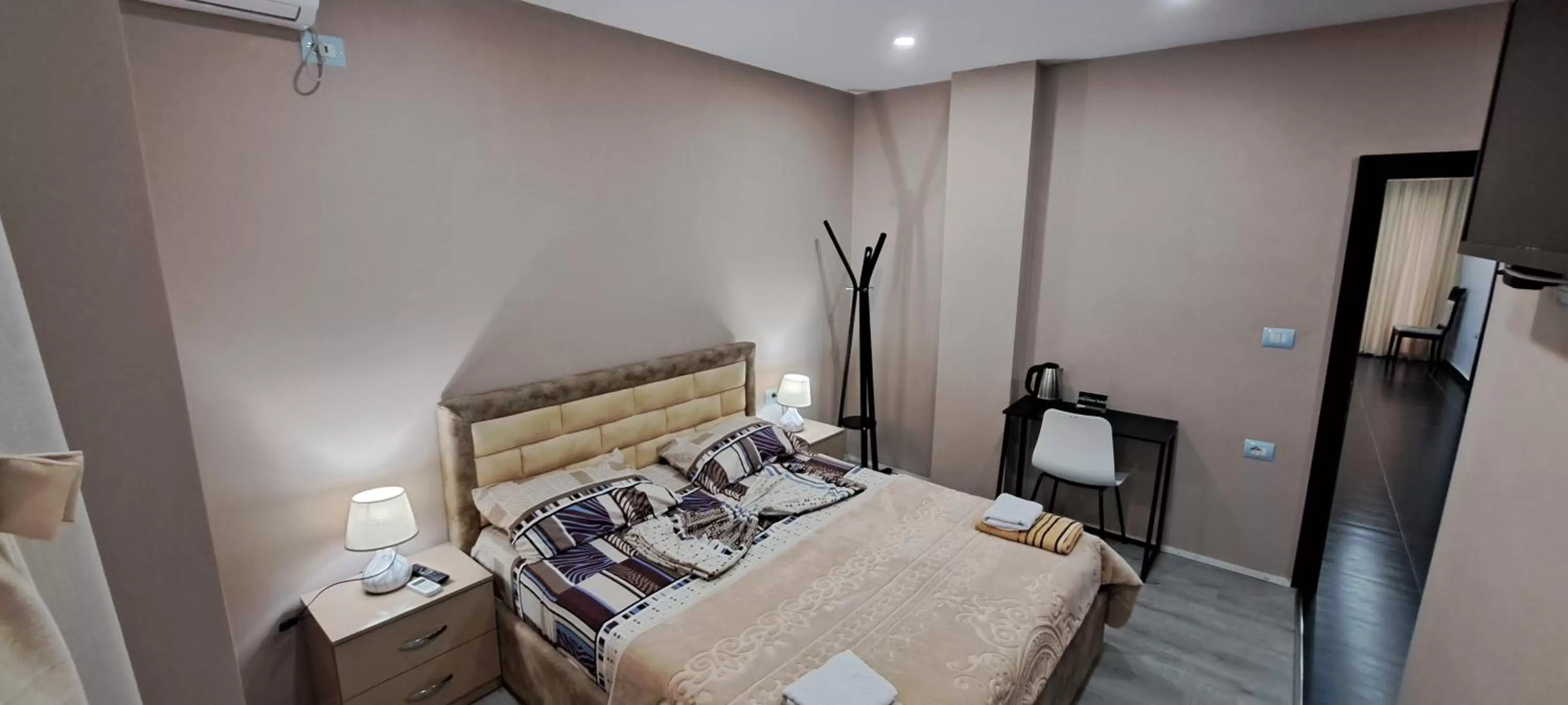 Bed in CityCenterHotel Shkoder