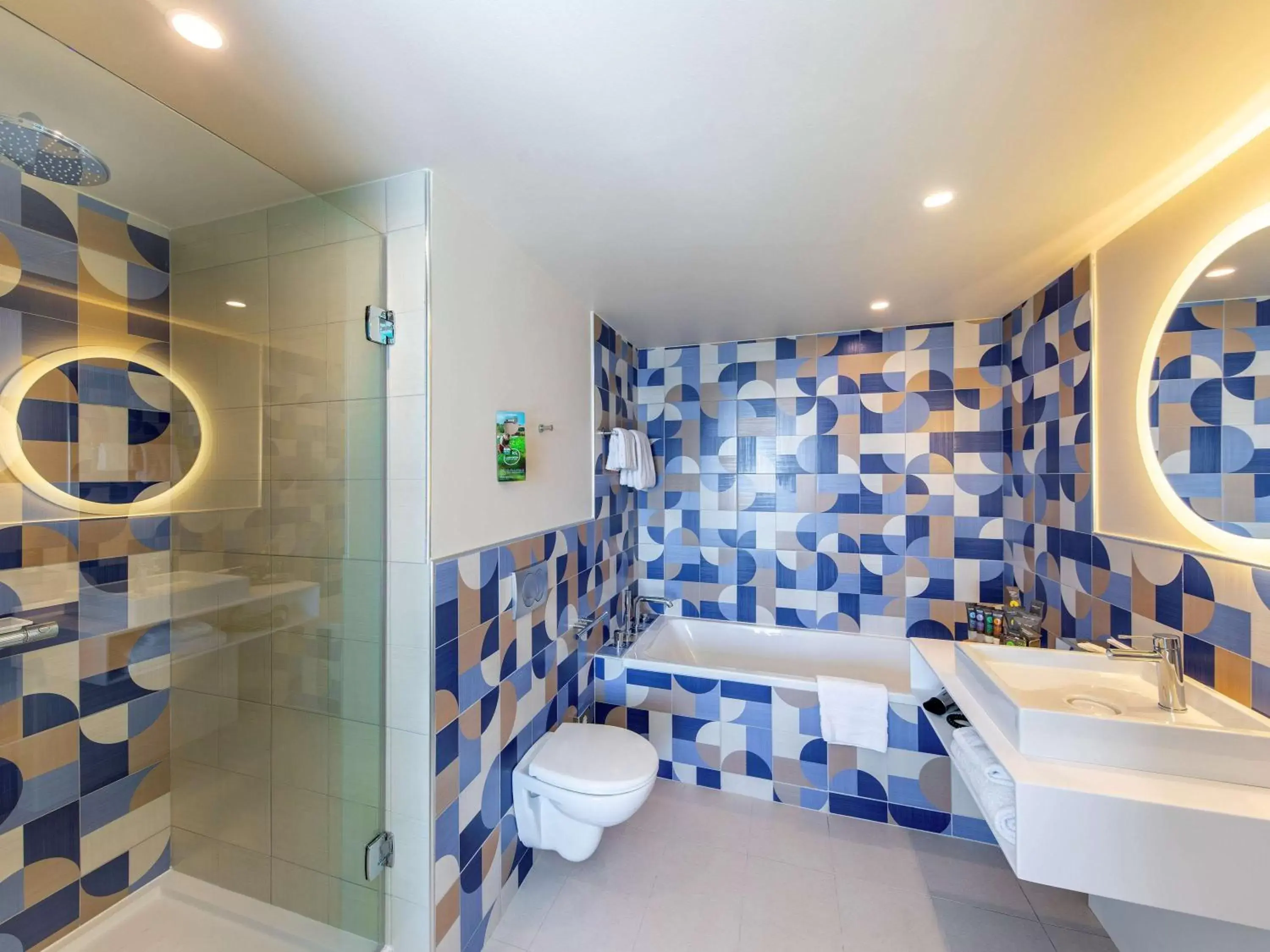 Photo of the whole room, Bathroom in Novotel Monte-Carlo