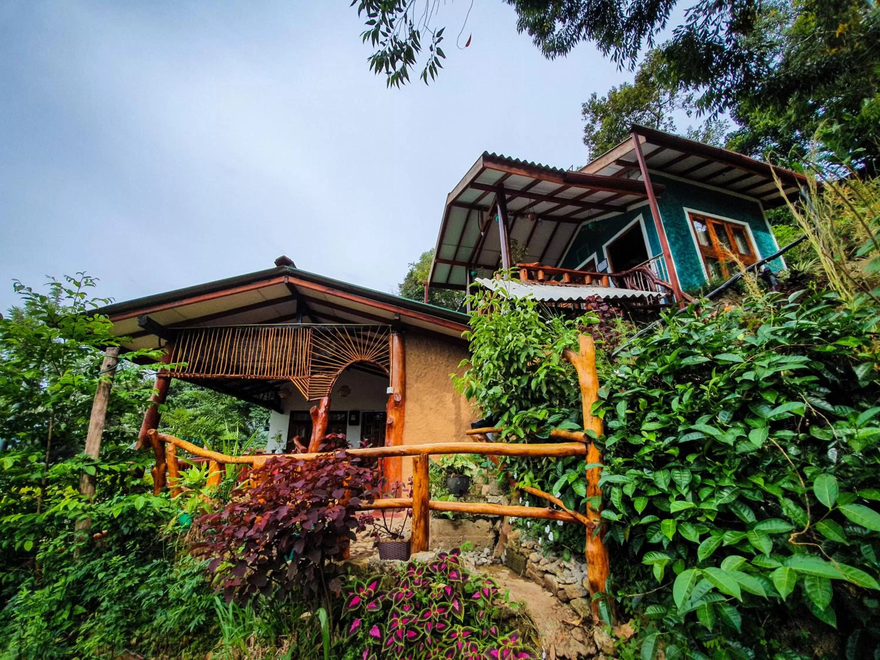 Property building in Guest Inn Avendra