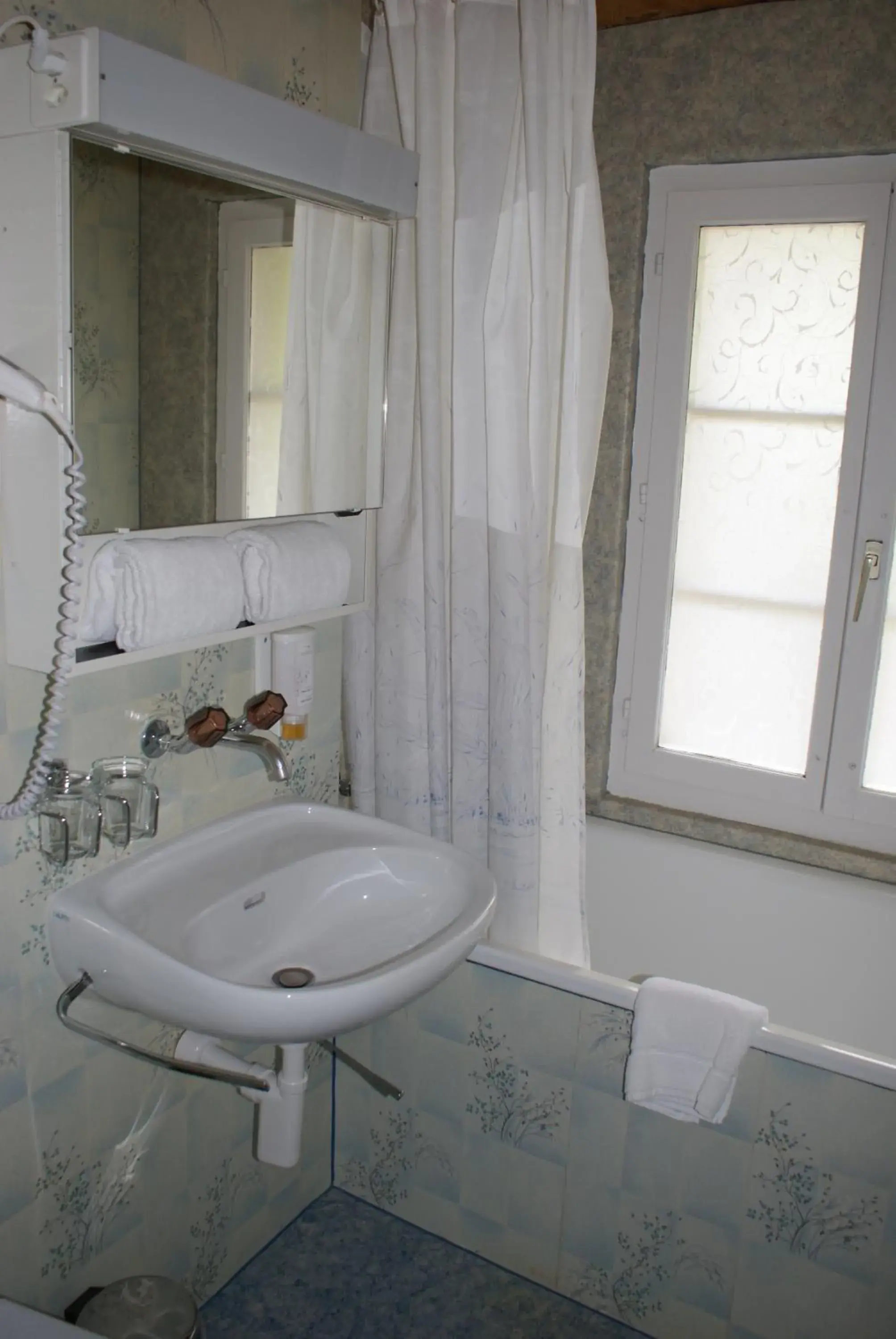 Bathroom in Baeren Hotel, The Bear Inn