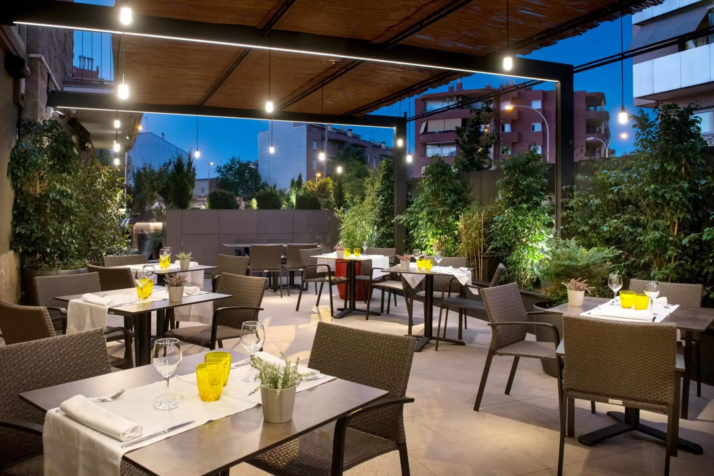 Garden, Restaurant/Places to Eat in Ibis Styles Figueres Ronda