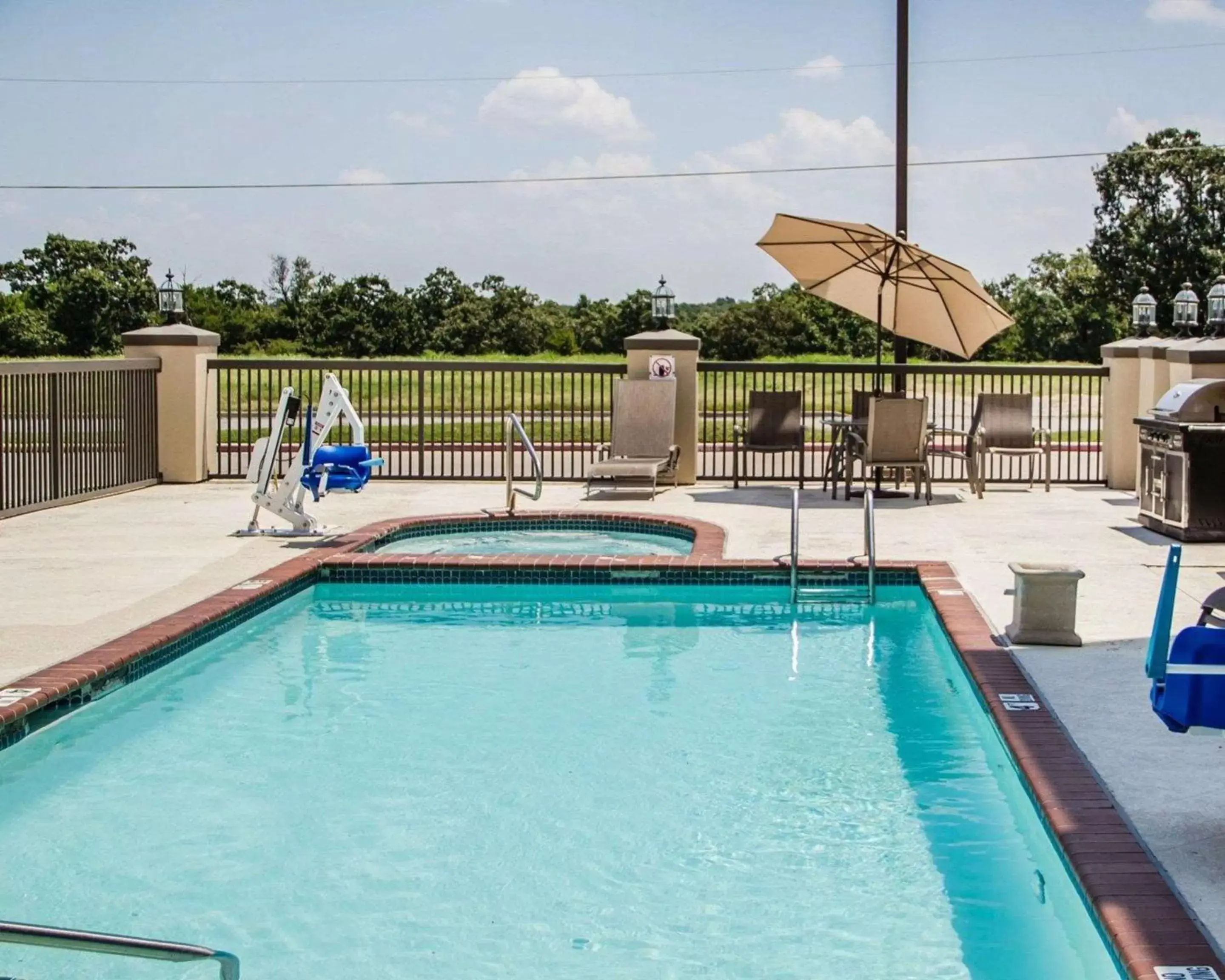 Swimming Pool in Comfort Suites McAlester