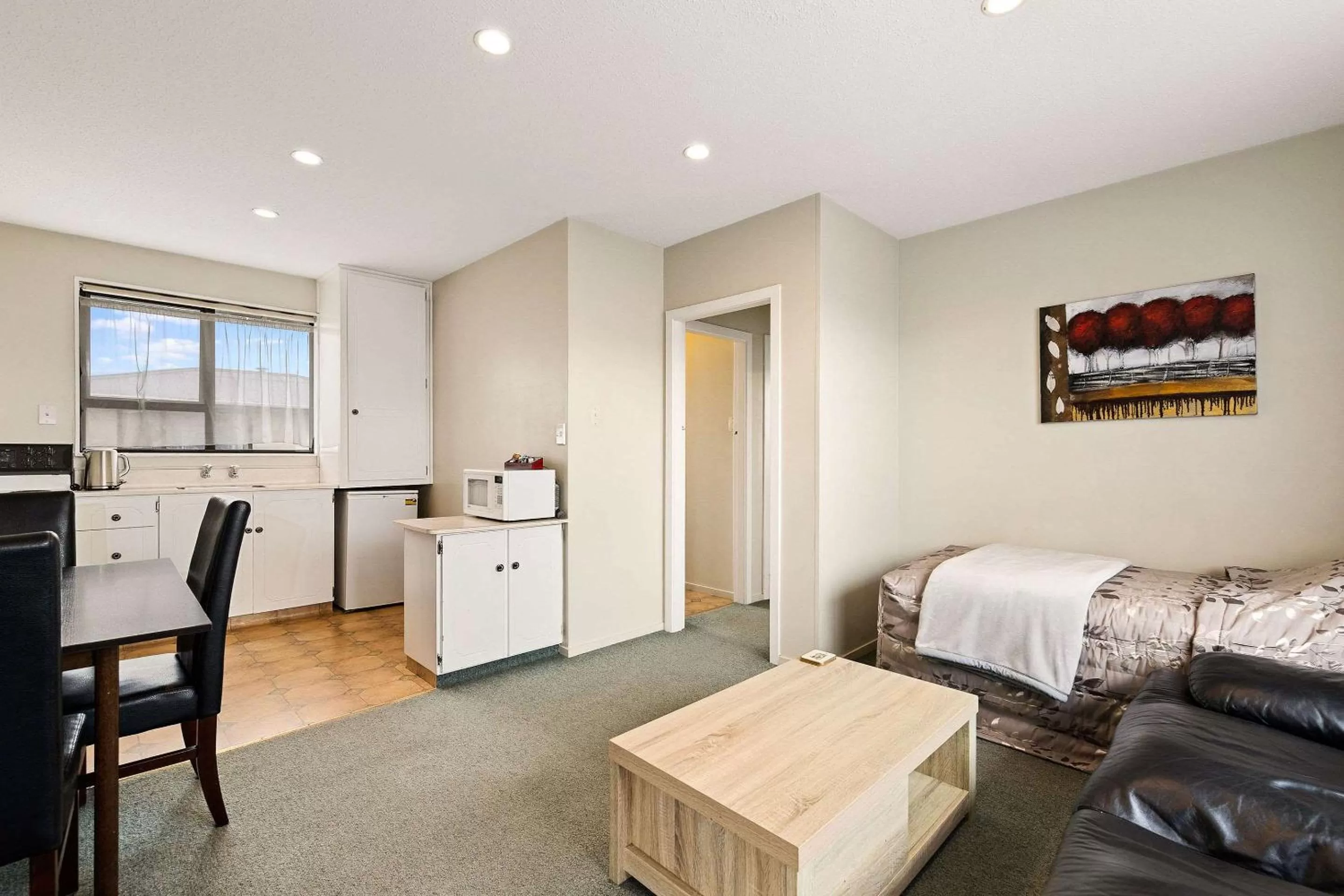 Photo of the whole room in Econo Lodge Canterbury Court Motel