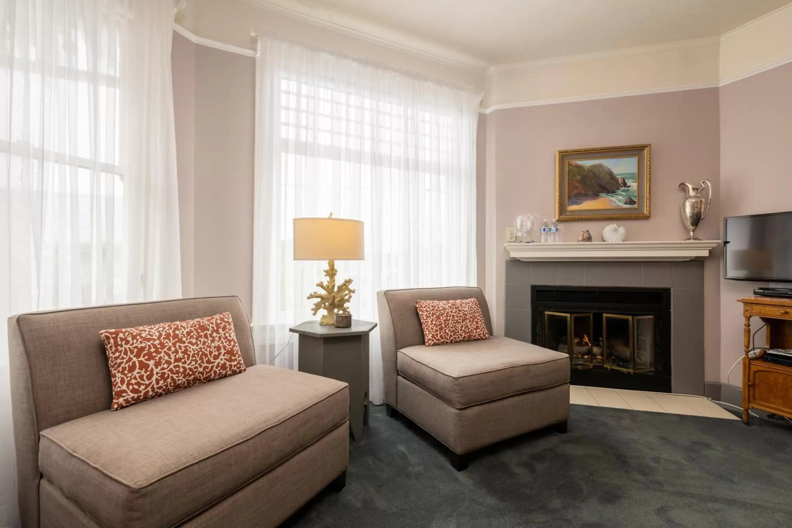 Seating Area in Nantucket Whale Inn, Half Moon Bay