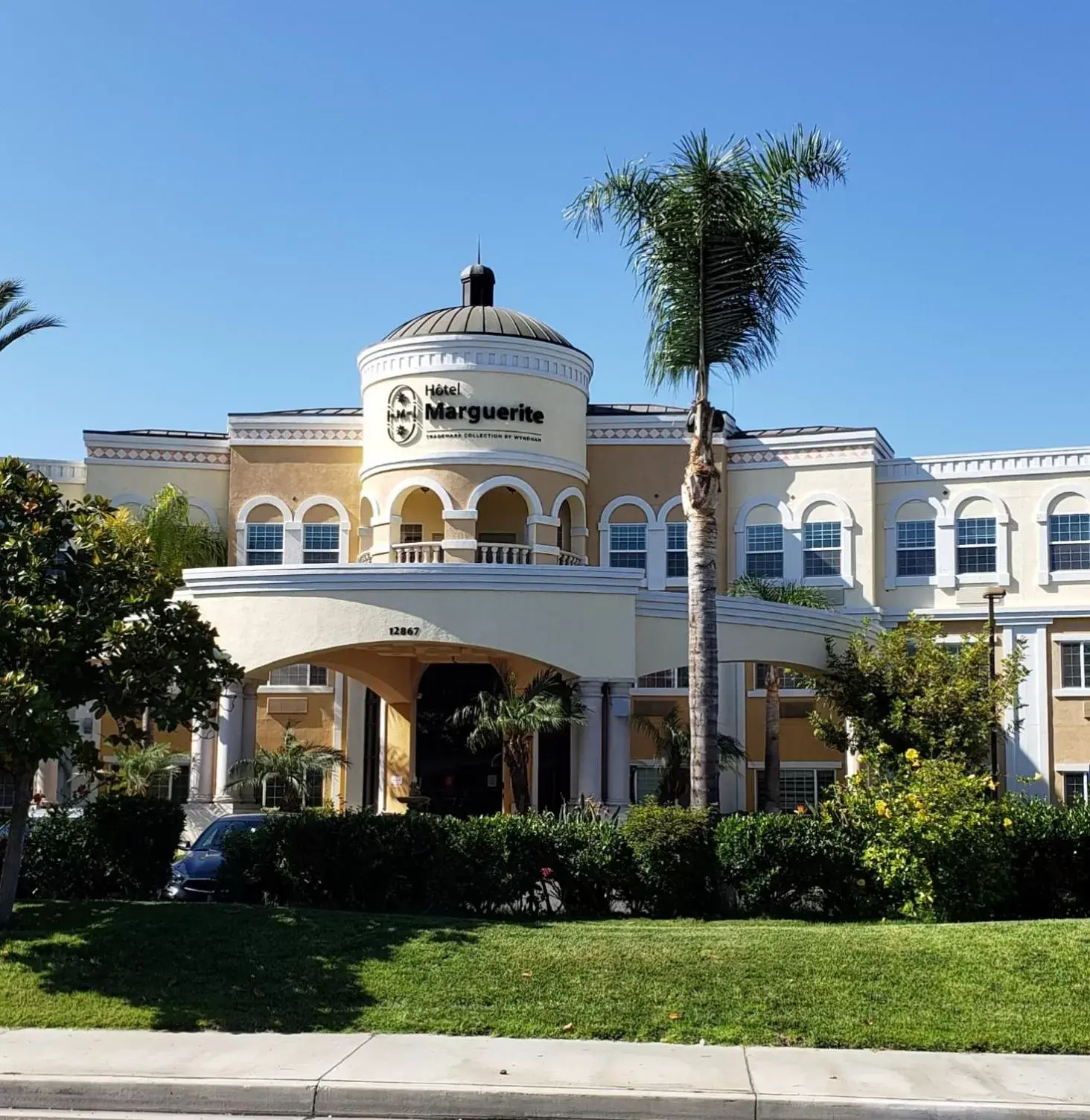 Property Building in Hotel Marguerite Anaheim - Garden Grove, Trademark Collection