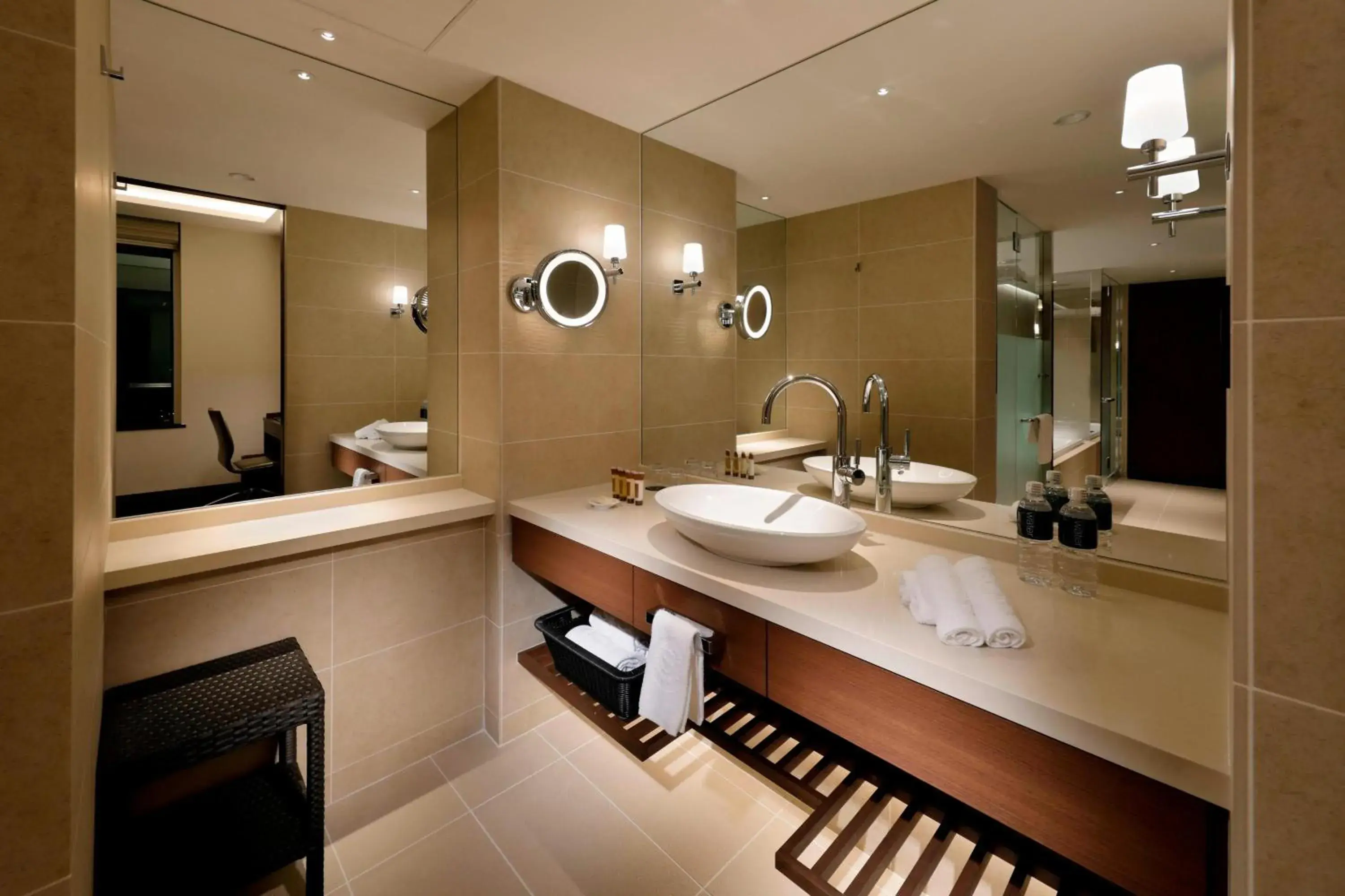 Photo of the whole room, Bathroom in Yokohama Bay Sheraton Hotel and Towers