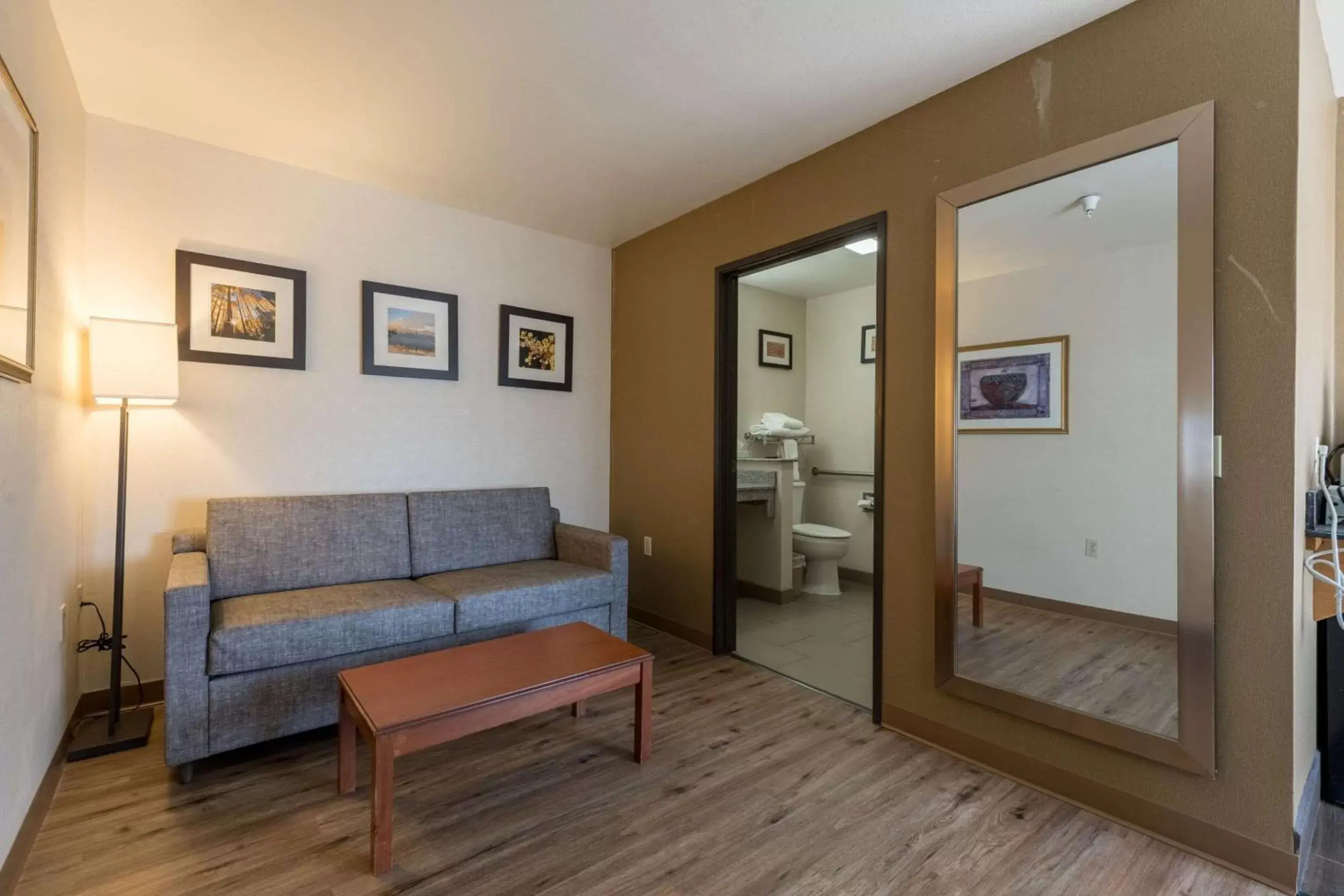 Bedroom, Seating Area in Comfort Inn & Suites Alamosa