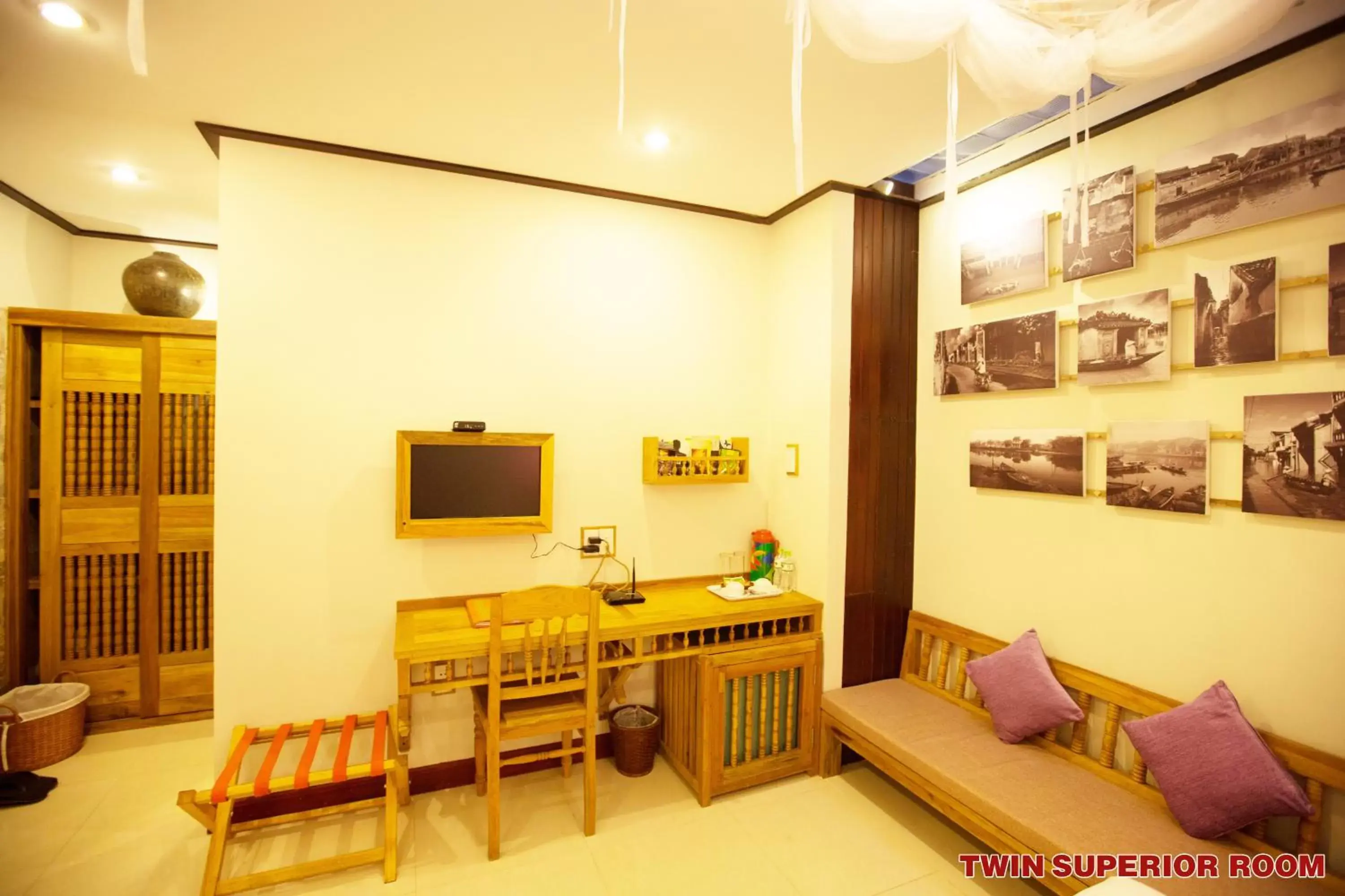 Bed, Seating Area in Hoi An Pho Library Hotel