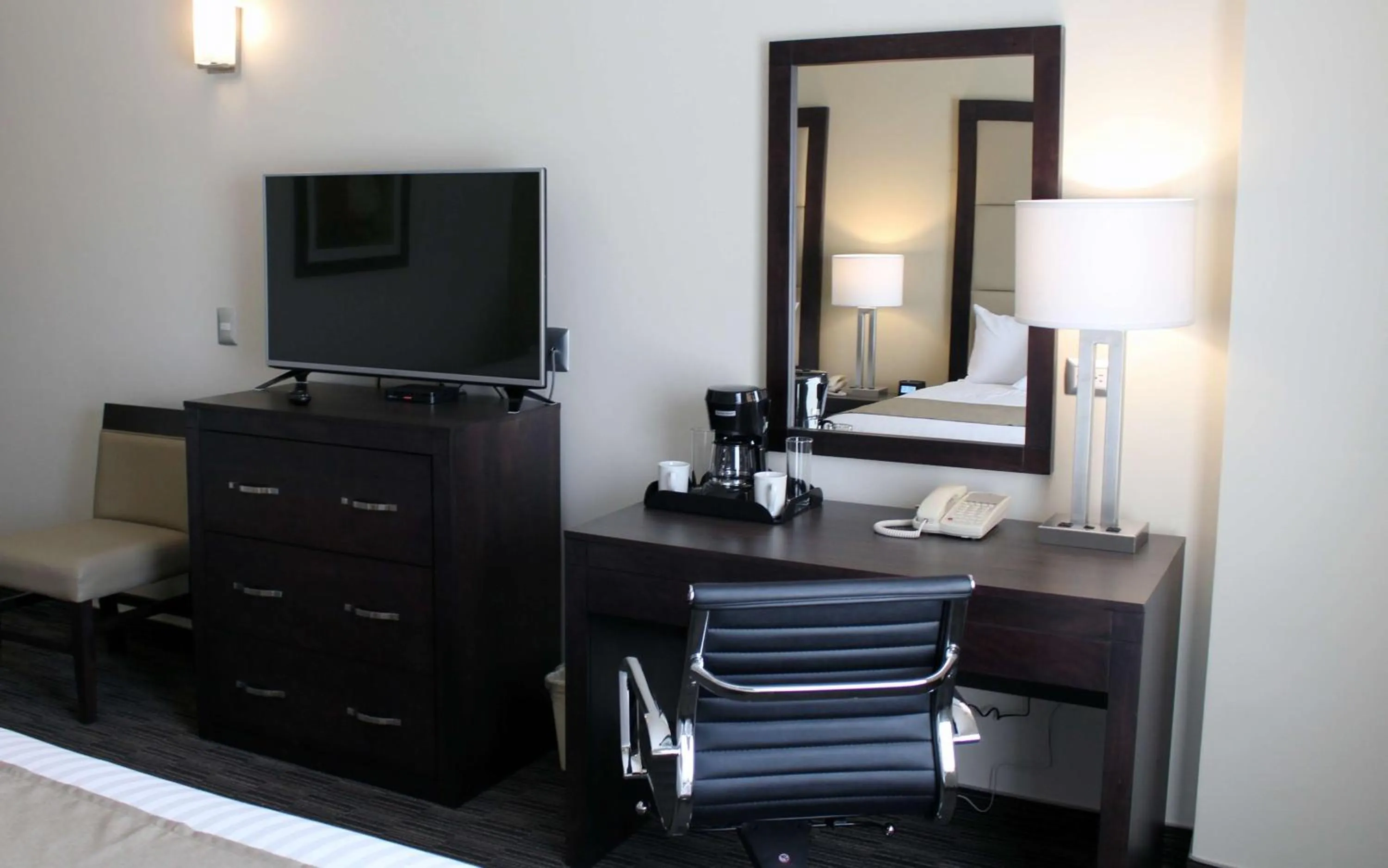 Bedroom in Best Western Plus Chihuahua Juventud