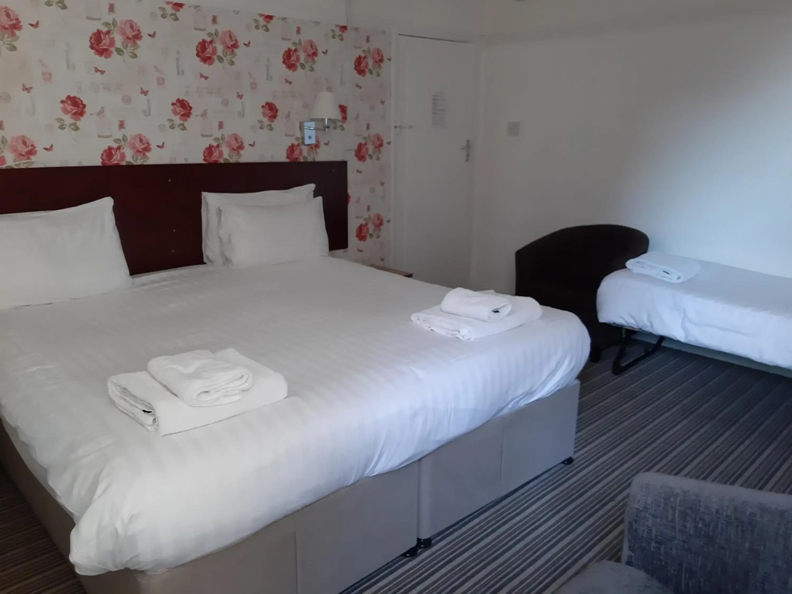 Photo of the whole room, Bed in North Parade Seafront Accommodation
