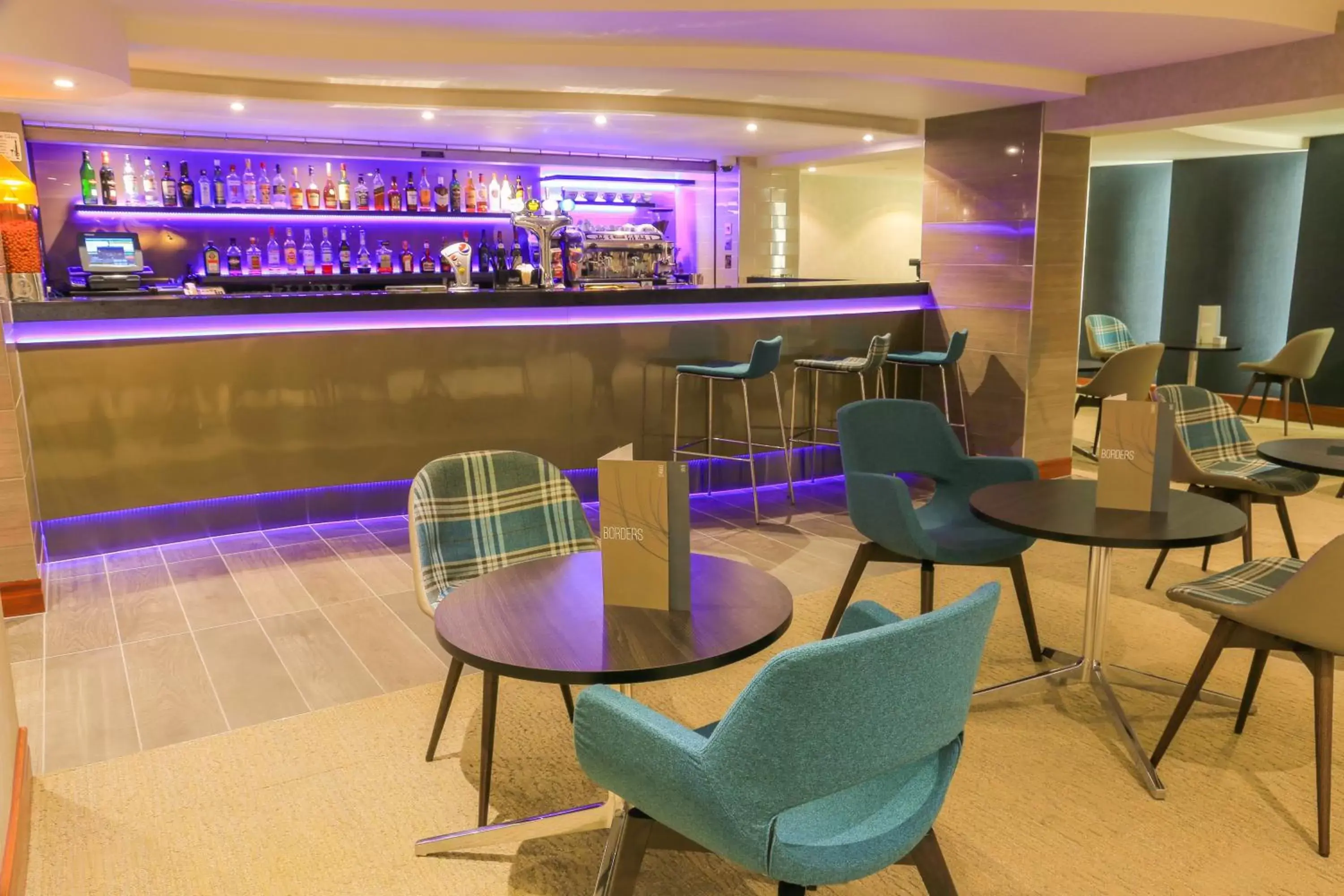 Restaurant/places to eat, Lounge/Bar in Mercure London Heathrow Airport